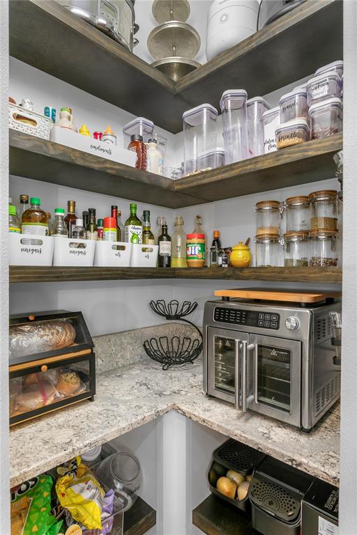 Lithia, Florida, 33547, United States, 5 Bedrooms Bedrooms, ,4 BathroomsBathrooms,Residential,For Sale,1997364