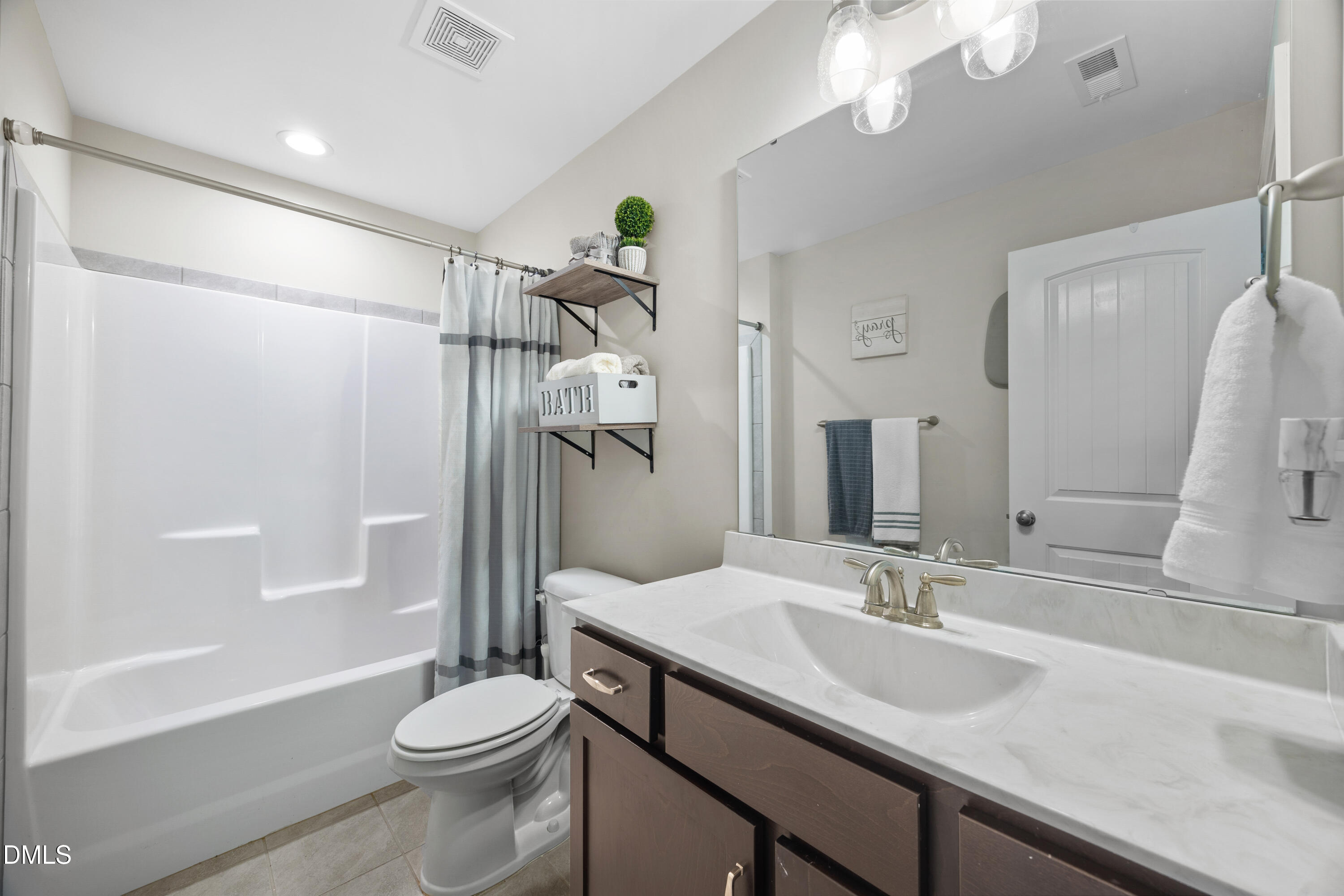 Fuquay Varina, North Carolina, 27526, United States, 5 Bedrooms Bedrooms, ,4 BathroomsBathrooms,Residential,For Sale,1990818