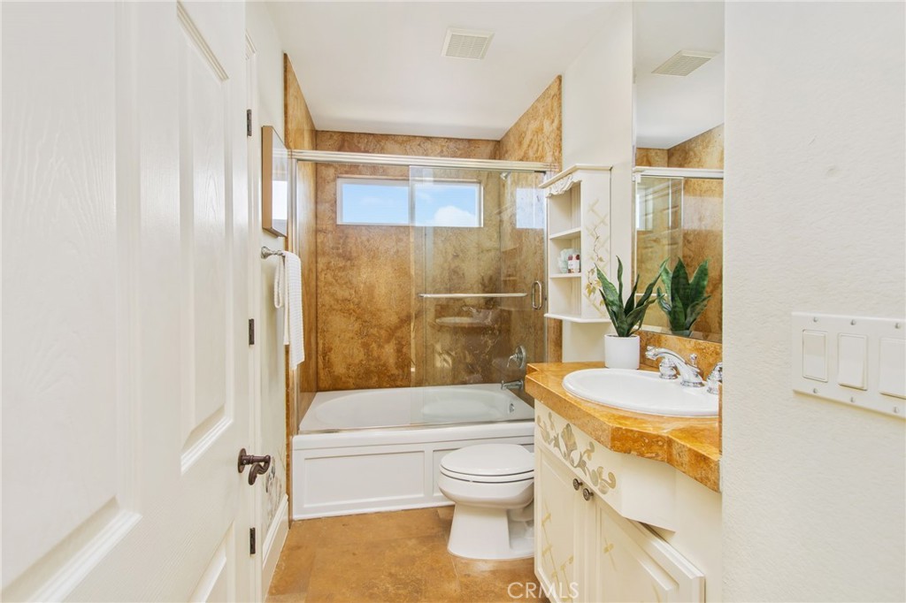 San Diego, California, 92107, United States, 6 Bedrooms Bedrooms, ,5 BathroomsBathrooms,Residential,For Sale,1843009