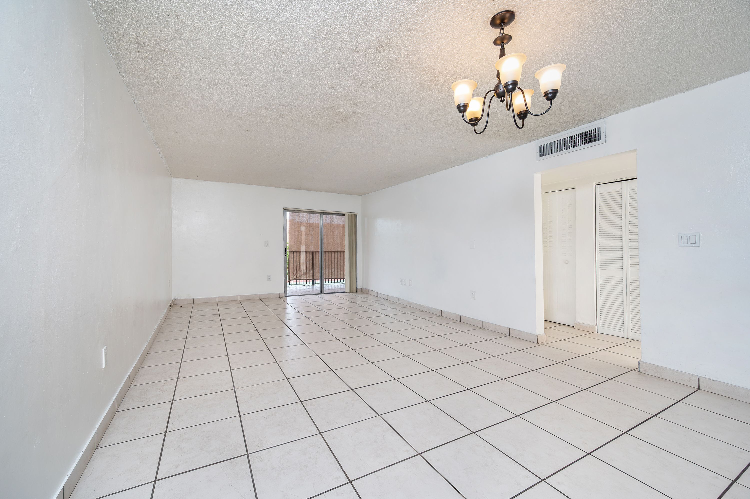  1910 W 56th St, Hialeah, FL, 33012 - 物件實景