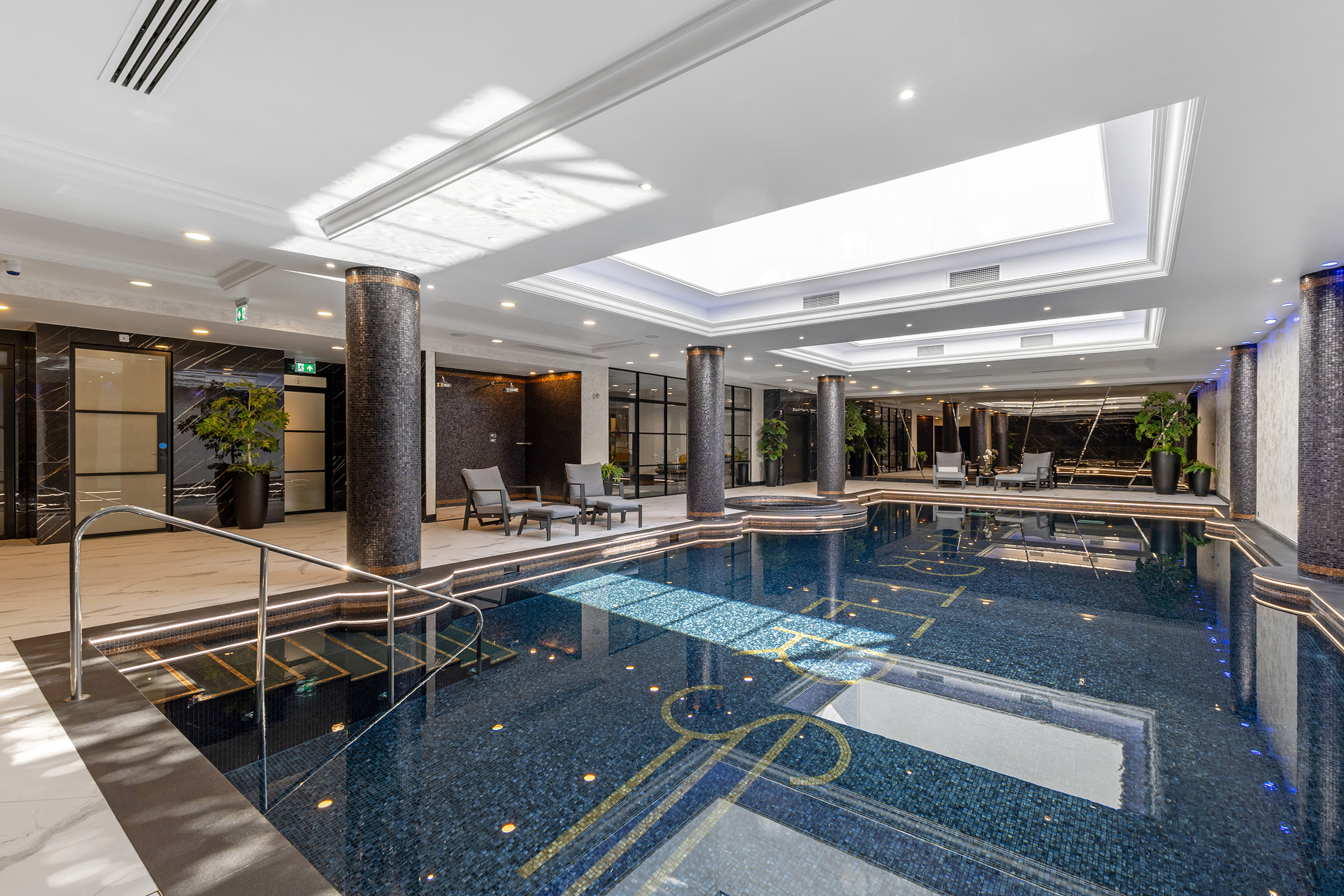  Penthouse residence with extensive terraces in a landmark gated estate - 物件實景