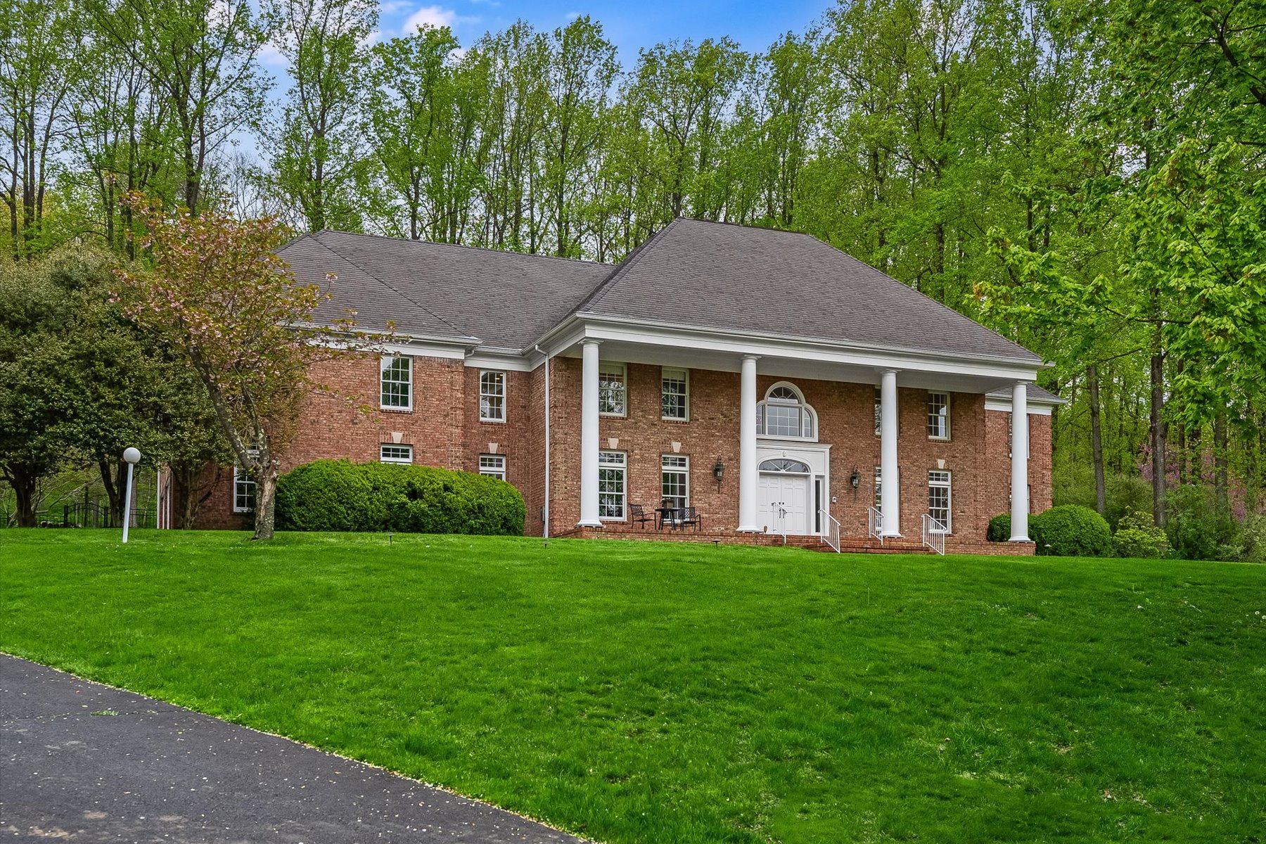 Gracious ?Ashton Woods? Southern Colonial Home - 物件實景