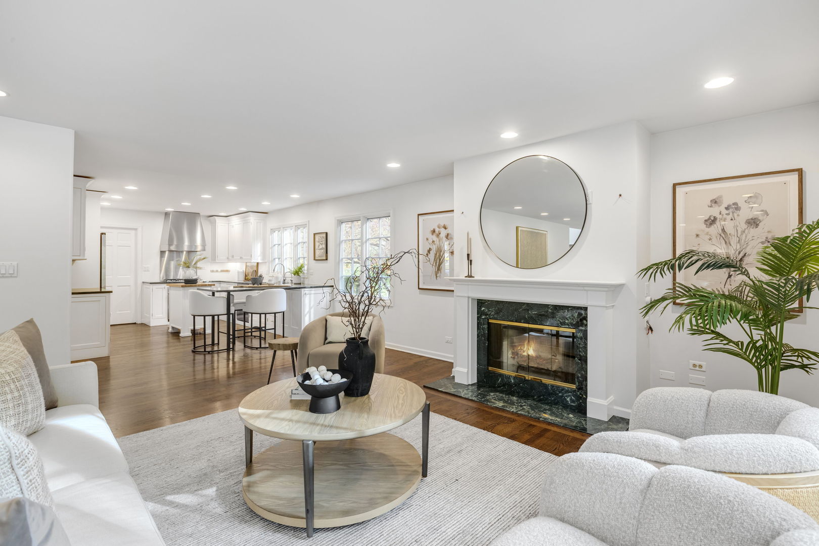 Lake Forest, Illinois, 60045, United States, 4 Bedrooms Bedrooms, ,3 BathroomsBathrooms,Residential,For Sale,1989668