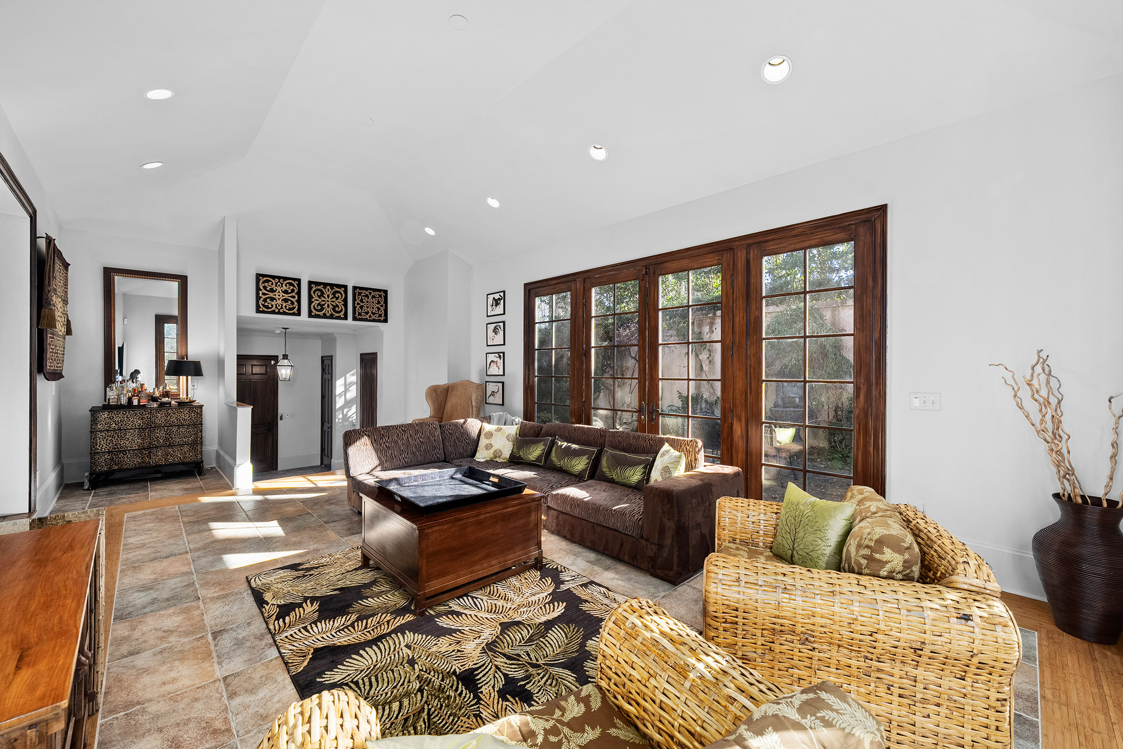  Inspired Architecture Meets Thoughtful Design at this Rare, Private, Double Lot - 物件實景