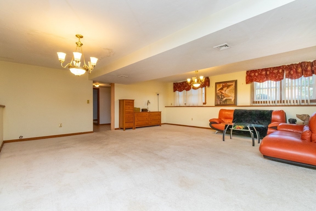 Stoughton, Massachusetts, 02072, United States, 4 Bedrooms Bedrooms, ,3 BathroomsBathrooms,Residential,For Sale,1987663