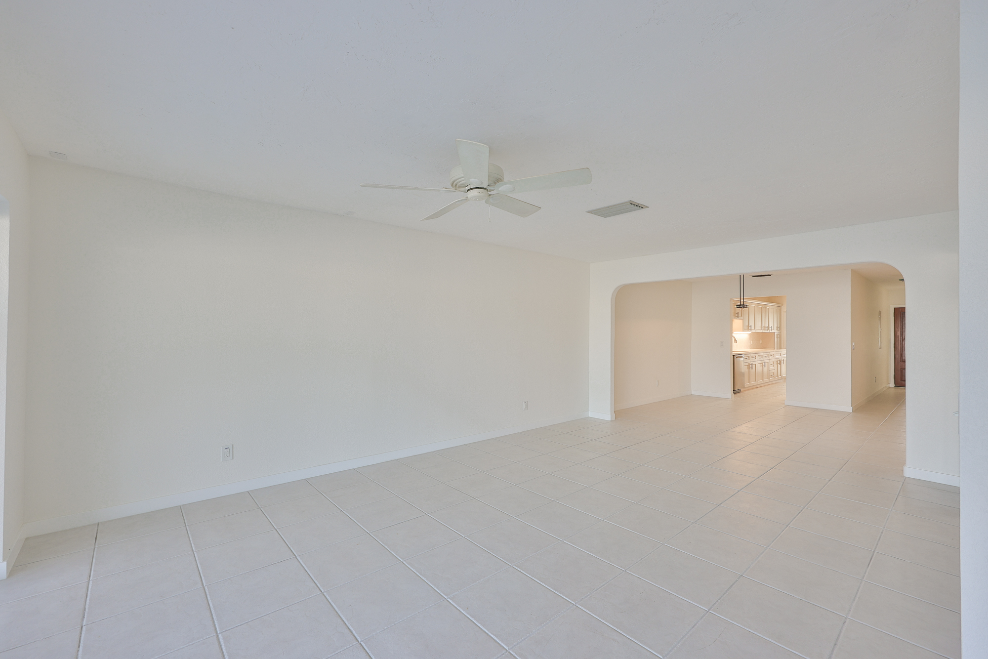 St Petersburg, Florida, 33708, United States, 2 Bedrooms Bedrooms, ,2 BathroomsBathrooms,Residential,For Sale,1977460