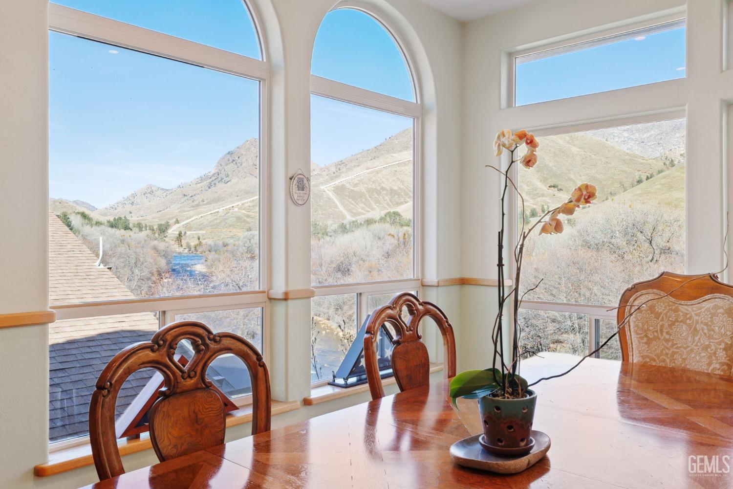 Kernville, California, 93238, United States, 4 Bedrooms Bedrooms, ,3 BathroomsBathrooms,Residential,For Sale,1941989