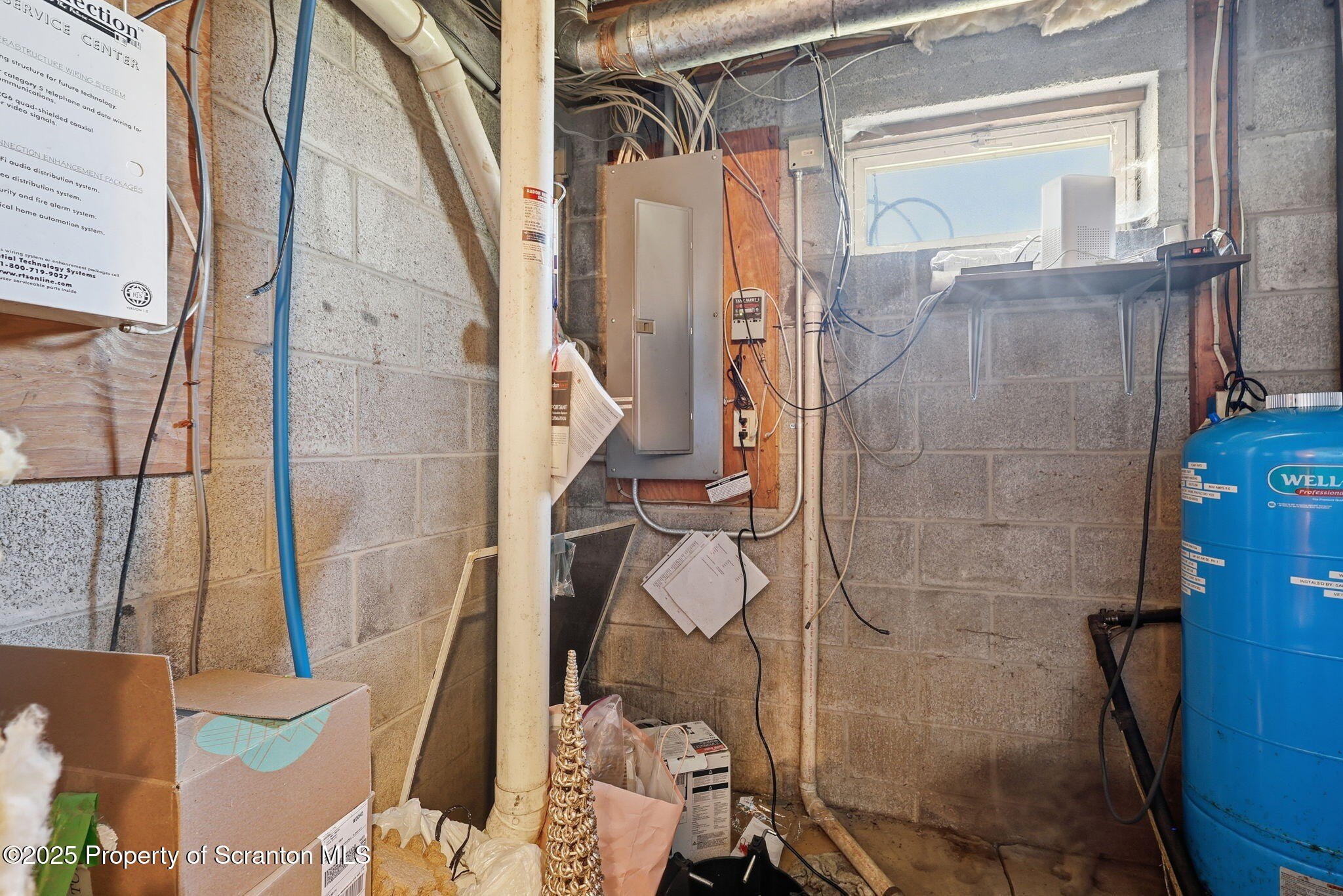 Clifford Twp, Pennsylvania, 18470, United States, 4 Bedrooms Bedrooms, ,3 BathroomsBathrooms,Residential,For Sale,1978908