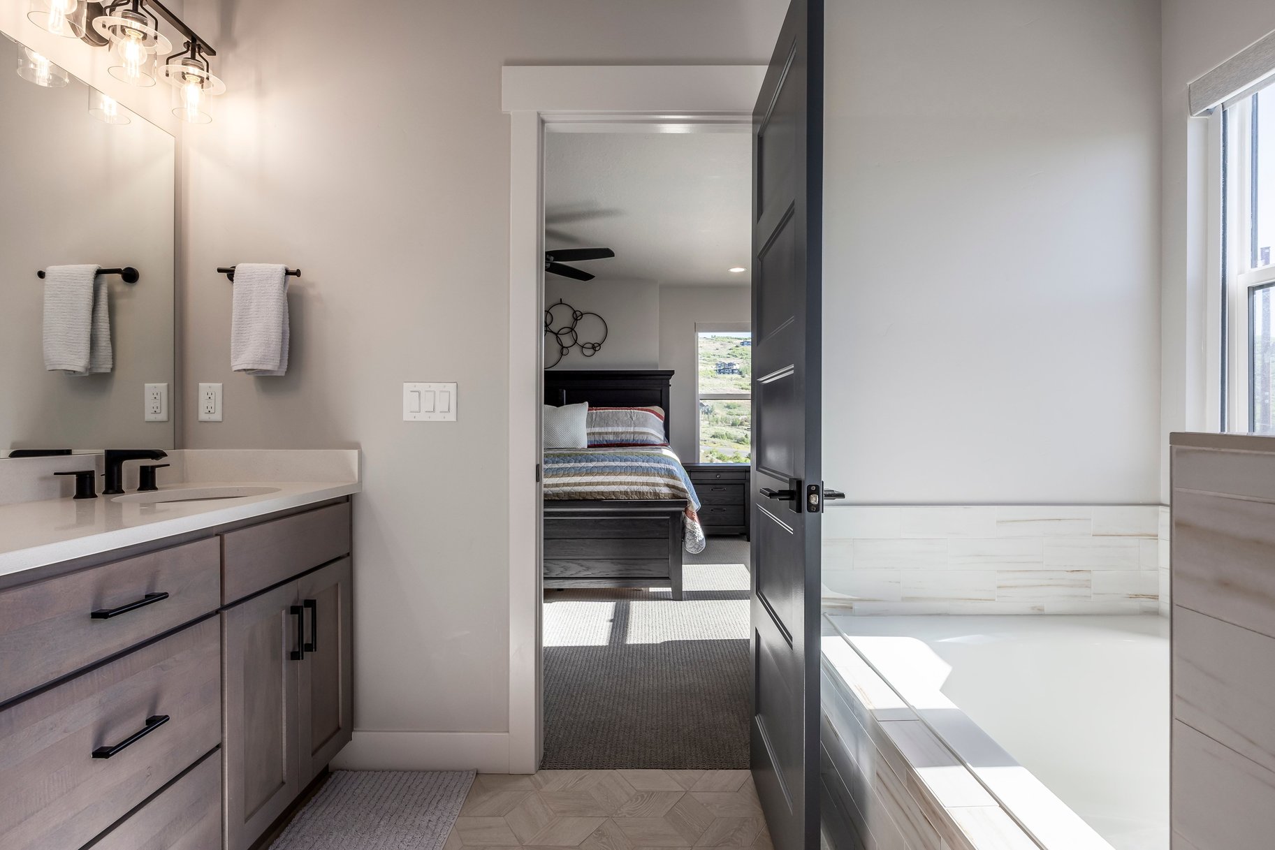  Mountain Views, Open Space & Finished Walkout Basement - 物件實景