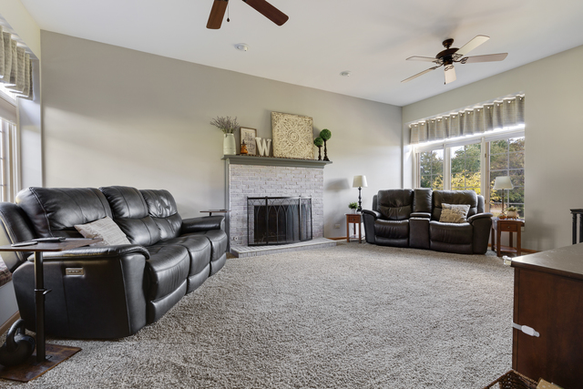 Huntley, Illinois, 60142, United States, 4 Bedrooms Bedrooms, ,3 BathroomsBathrooms,Residential,For Sale,1985712