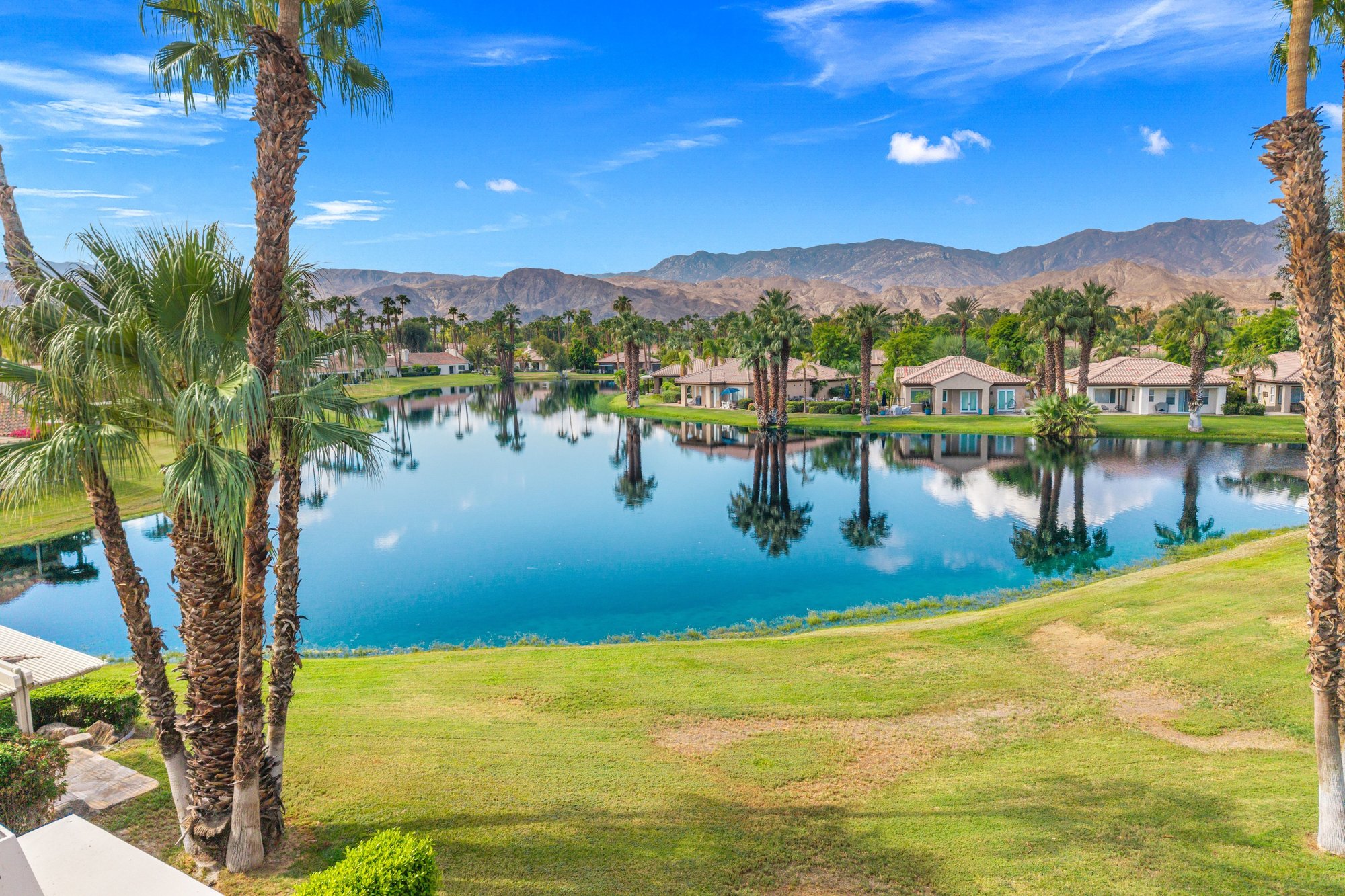 Serene Lakeside Setting Mission Hills Country Club - 物件實景