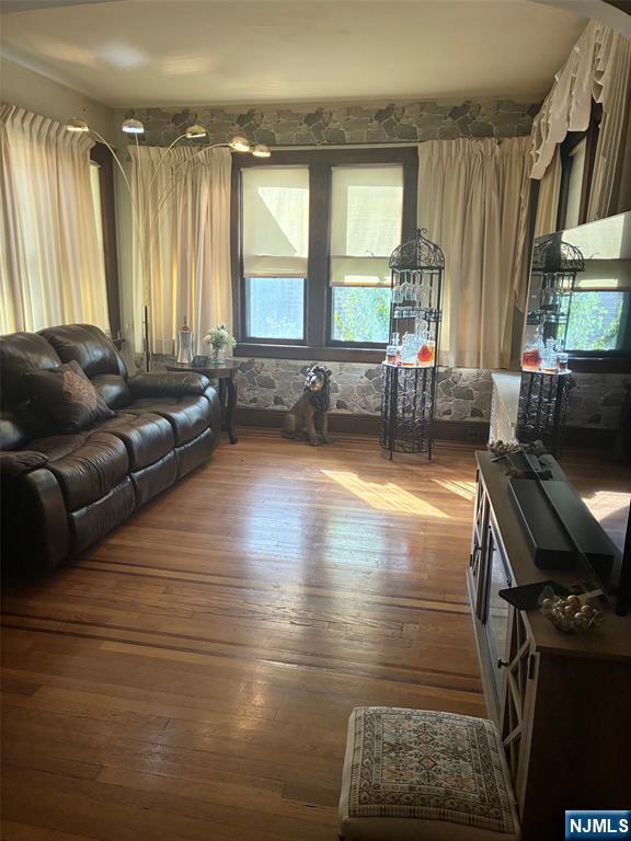 Teaneck, New Jersey, 07666, United States, 3 Bedrooms Bedrooms, ,2 BathroomsBathrooms,Residential,For Sale,1987790