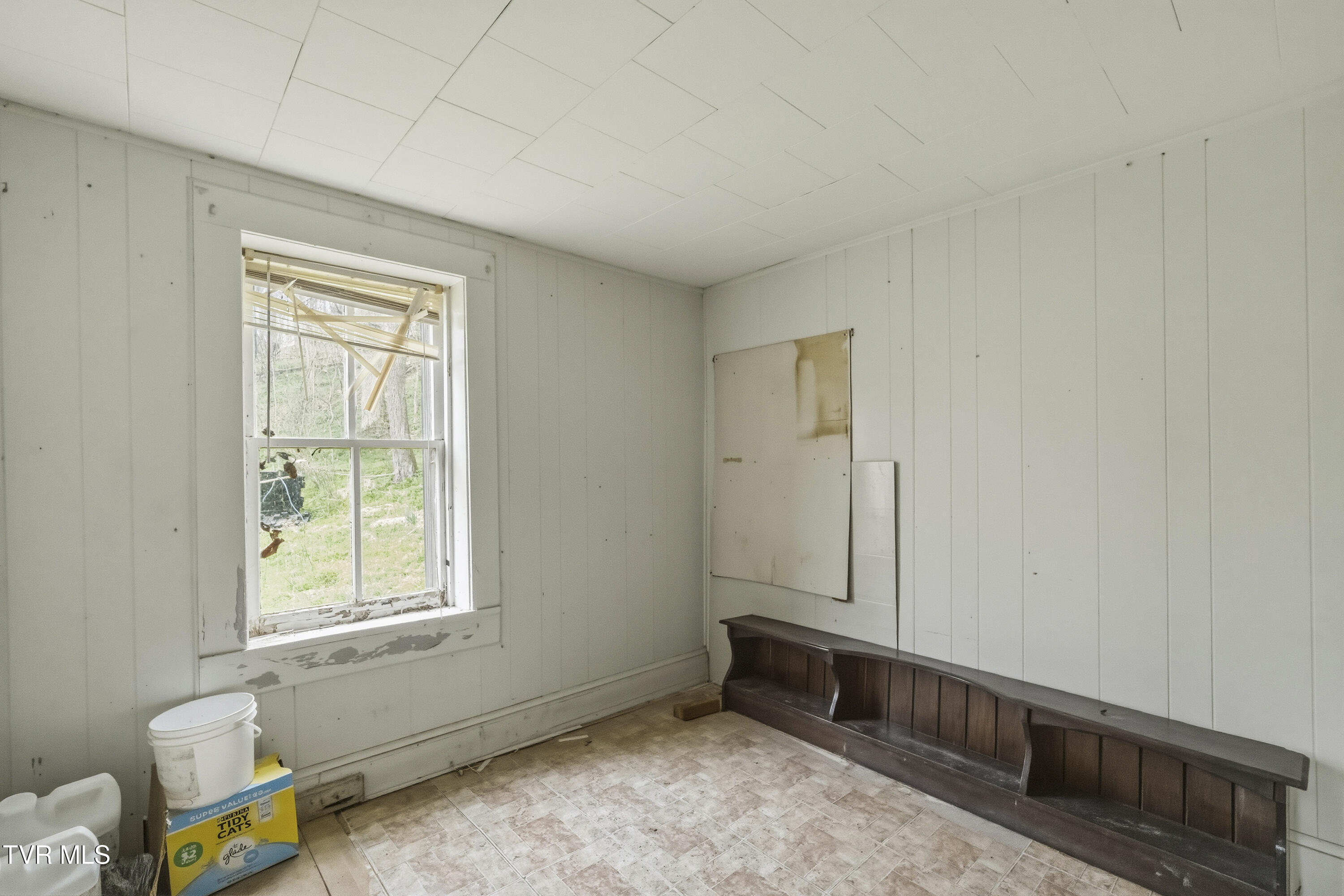 Chuckey, Tennessee, 37641, United States, 2 Bedrooms Bedrooms, ,1 BathroomBathrooms,Residential,For Sale,2031681