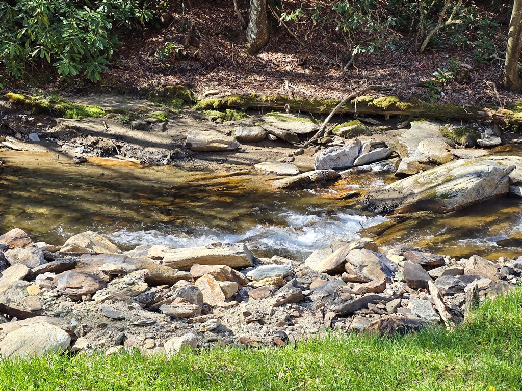 Lansing, North Carolina, 28643, United States, 1 Bedroom Bedrooms, ,1 BathroomBathrooms,Residential,For Sale,1974304