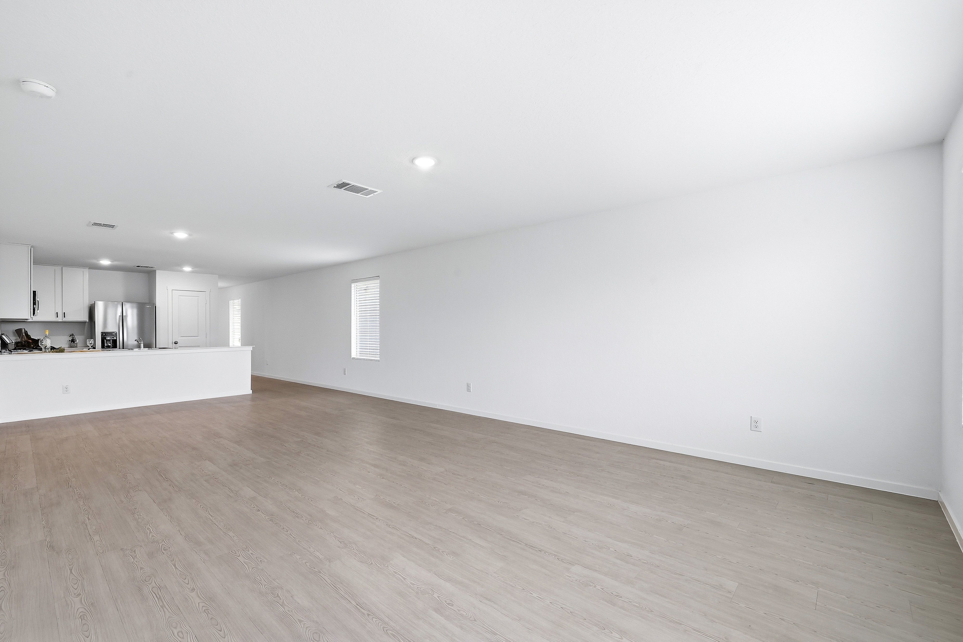  Like-New Home with Upgrades Included - 物件實景