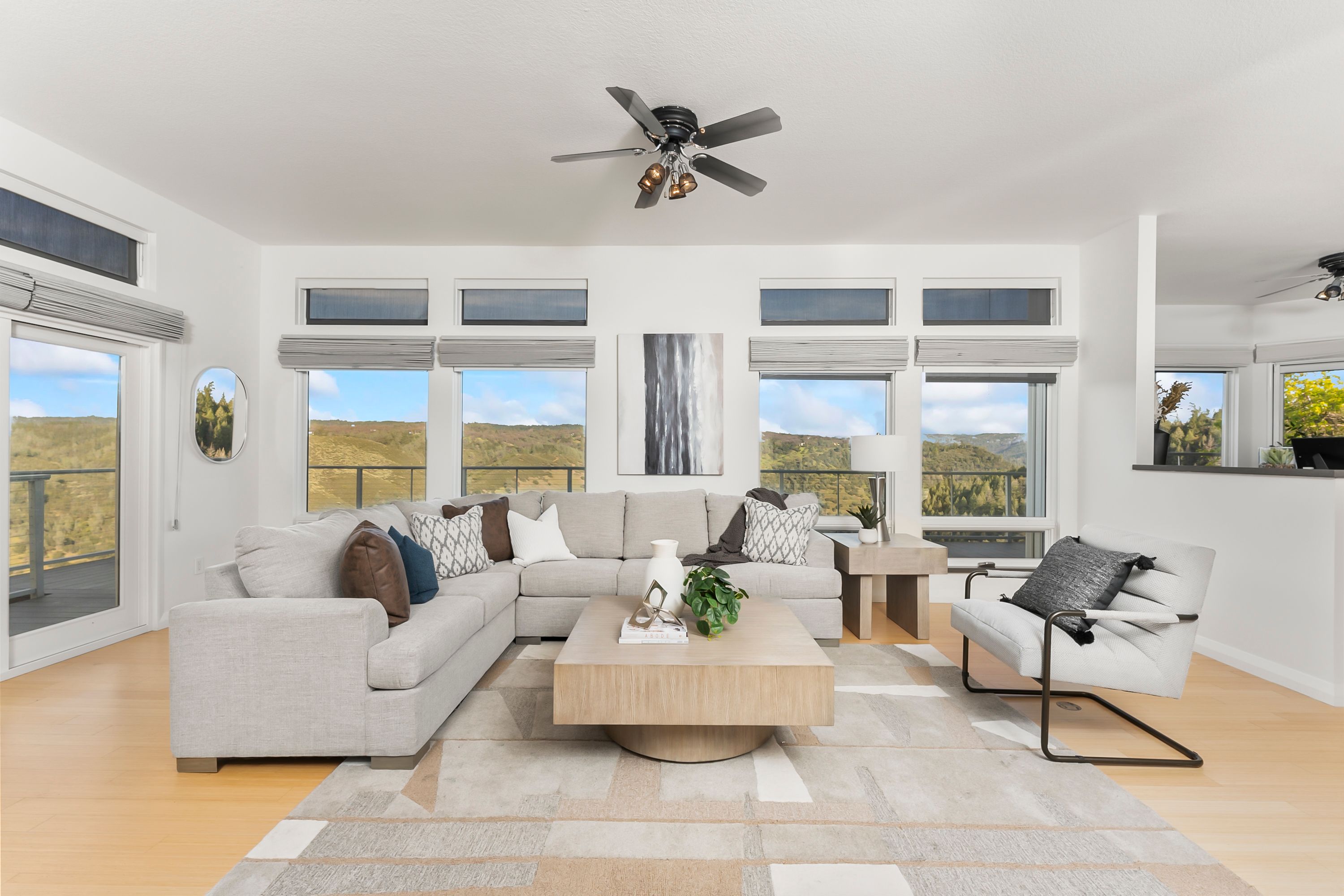  River Views • Pool • A Striking Estate That Makes a Statement - 物件實景