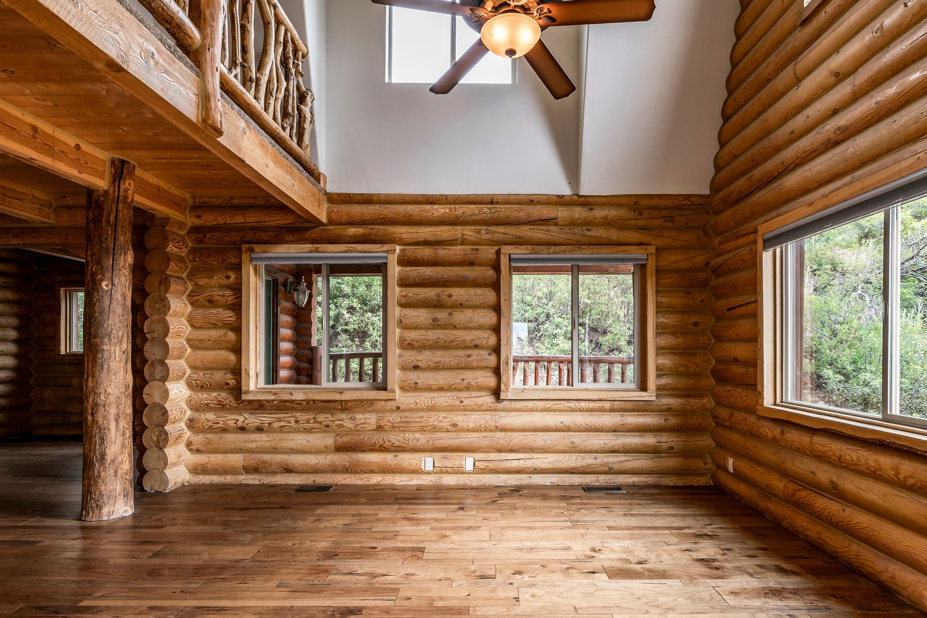  Large Cabin on 1.1 Acres with Scenic Mountain Views - 物件實景
