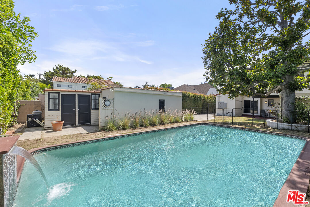 Los Angeles, California, 90036, United States, 4 Bedrooms Bedrooms, ,3 BathroomsBathrooms,Residential,For Sale,1849800