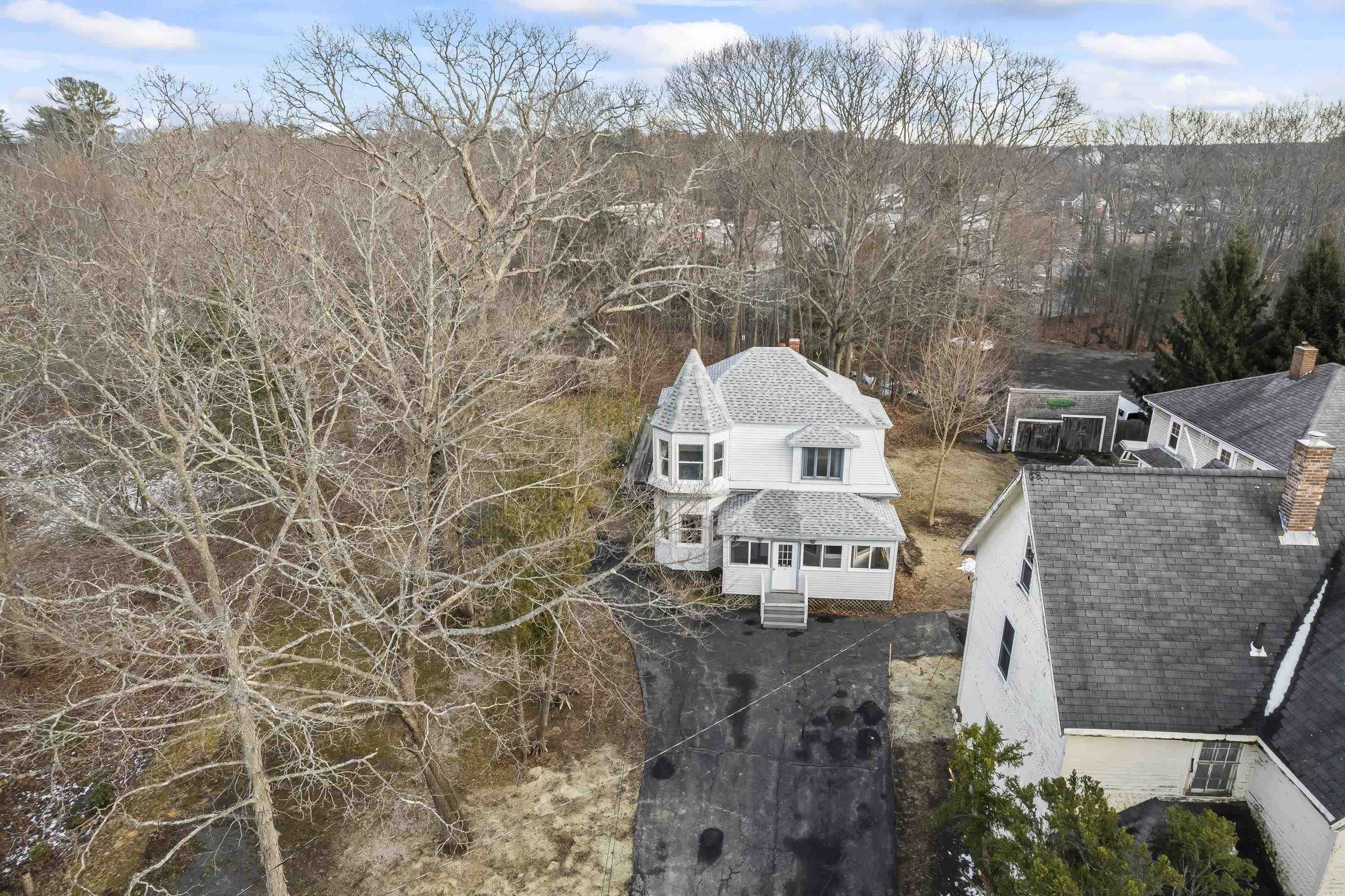 Kittery, Maine, 03904, United States, 5 Bedrooms Bedrooms, ,2 BathroomsBathrooms,Residential,For Sale,1924393
