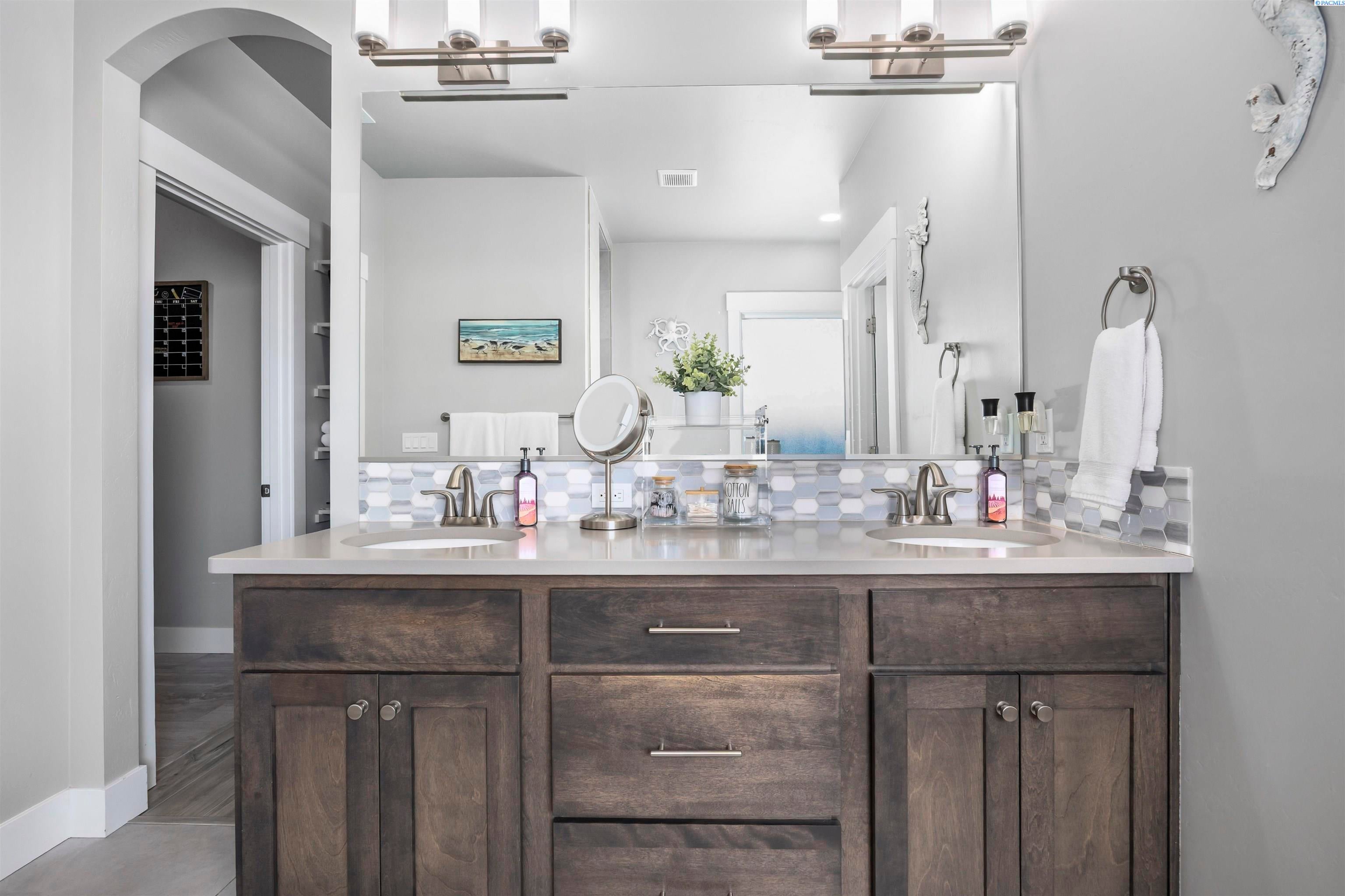 Kennewick, Washington, 99338, United States, 4 Bedrooms Bedrooms, ,3 BathroomsBathrooms,Residential,For Sale,1977201