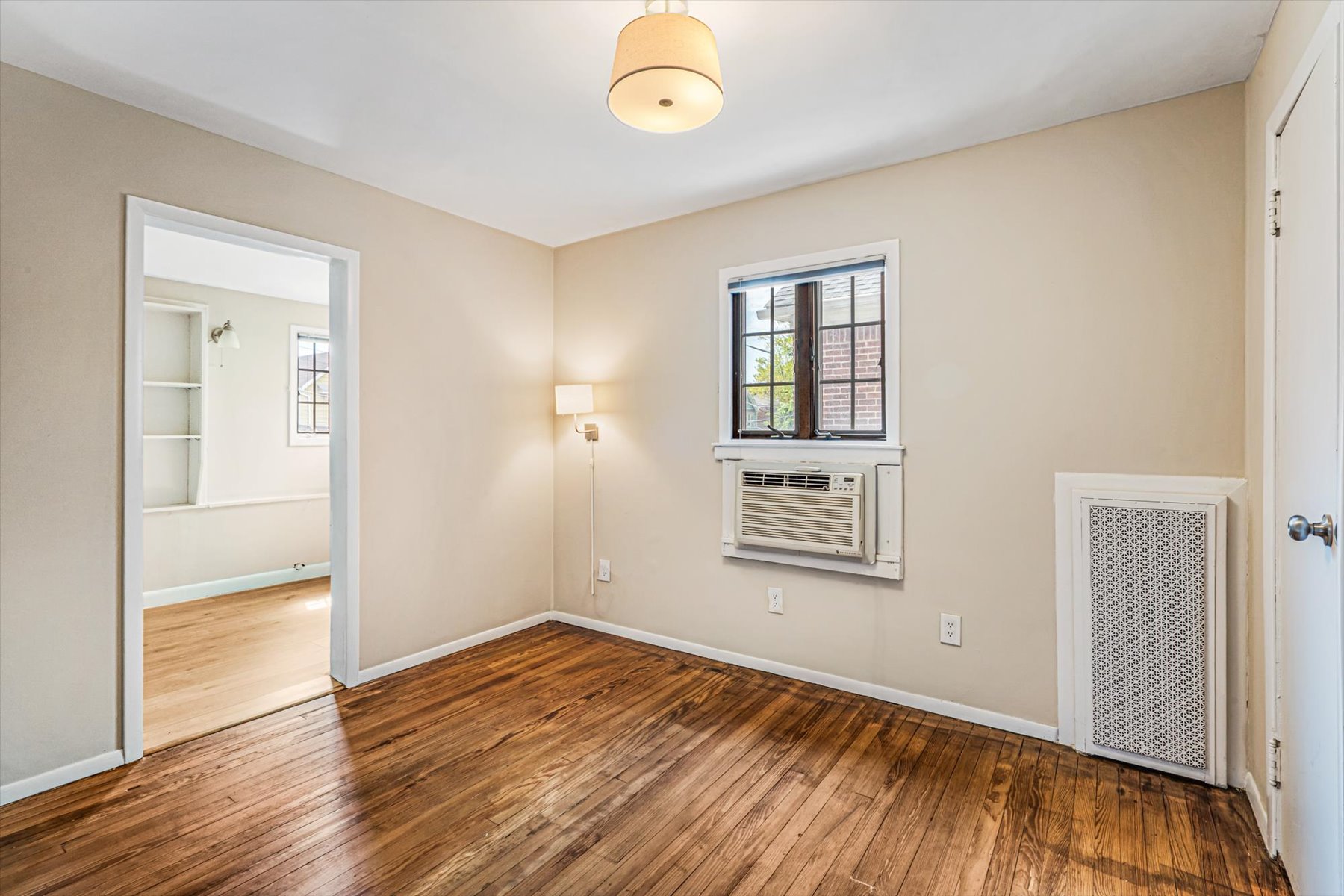  90-43 70th Drive, Forest Hills, NY, 11375 - 物件實景