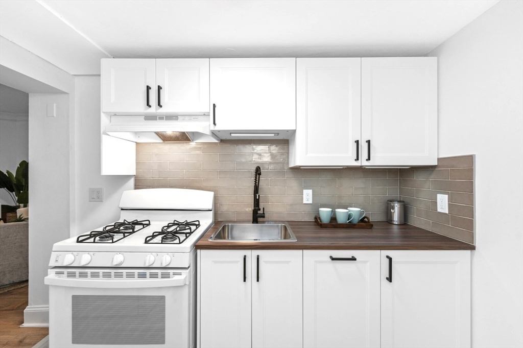 Boston, Massachusetts, 02115, United States, 2 Bedrooms Bedrooms, ,1 BathroomBathrooms,Residential,For Sale,1889916
