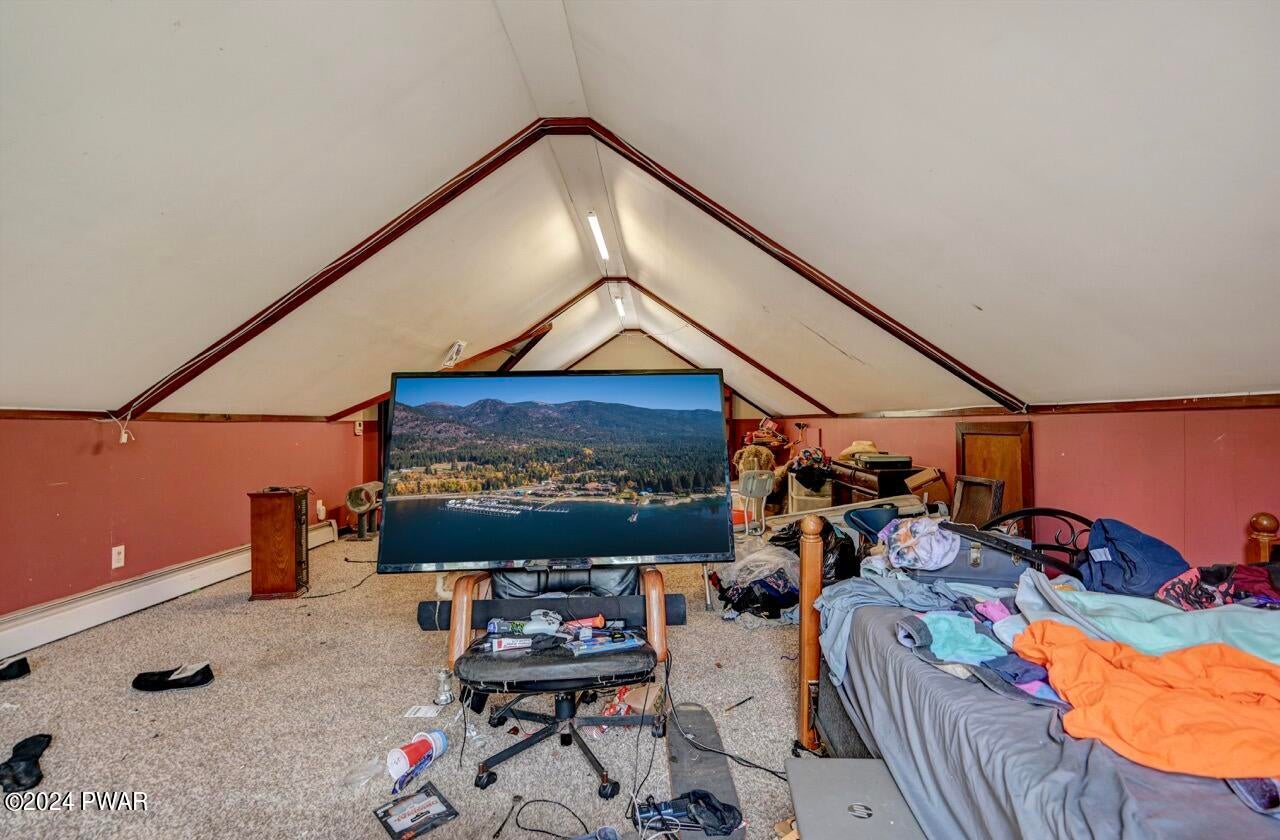 Hawley, Pennsylvania, 18428, United States, 5 Bedrooms Bedrooms, ,4 BathroomsBathrooms,Residential,For Sale,1979290