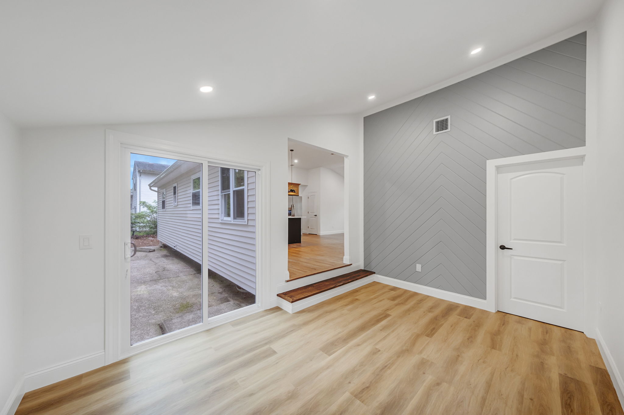 Centereach, New York, 11720, United States, 3 Bedrooms Bedrooms, ,3 BathroomsBathrooms,Residential,For Sale,1851254