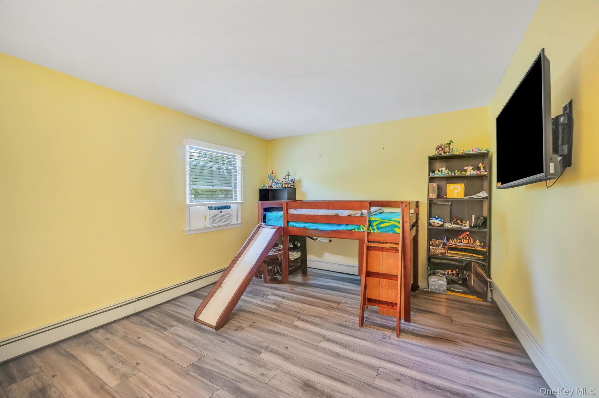 Port Jefferson Station, New York, 11776, United States, 4 Bedrooms Bedrooms, ,3 BathroomsBathrooms,Residential,For Sale,1941704