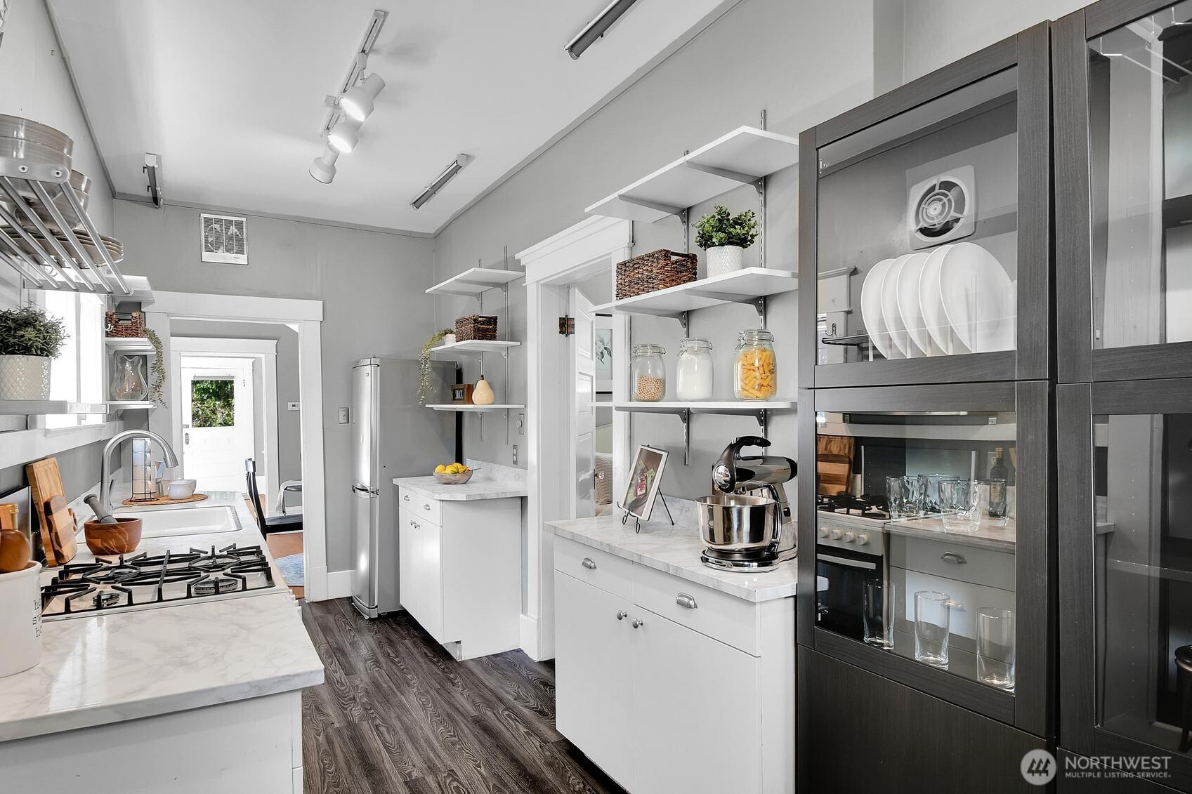 SEATTLE, Washington, 98119, United States, 2 Bedrooms Bedrooms, ,1 BathroomBathrooms,Residential,For Sale,1907615