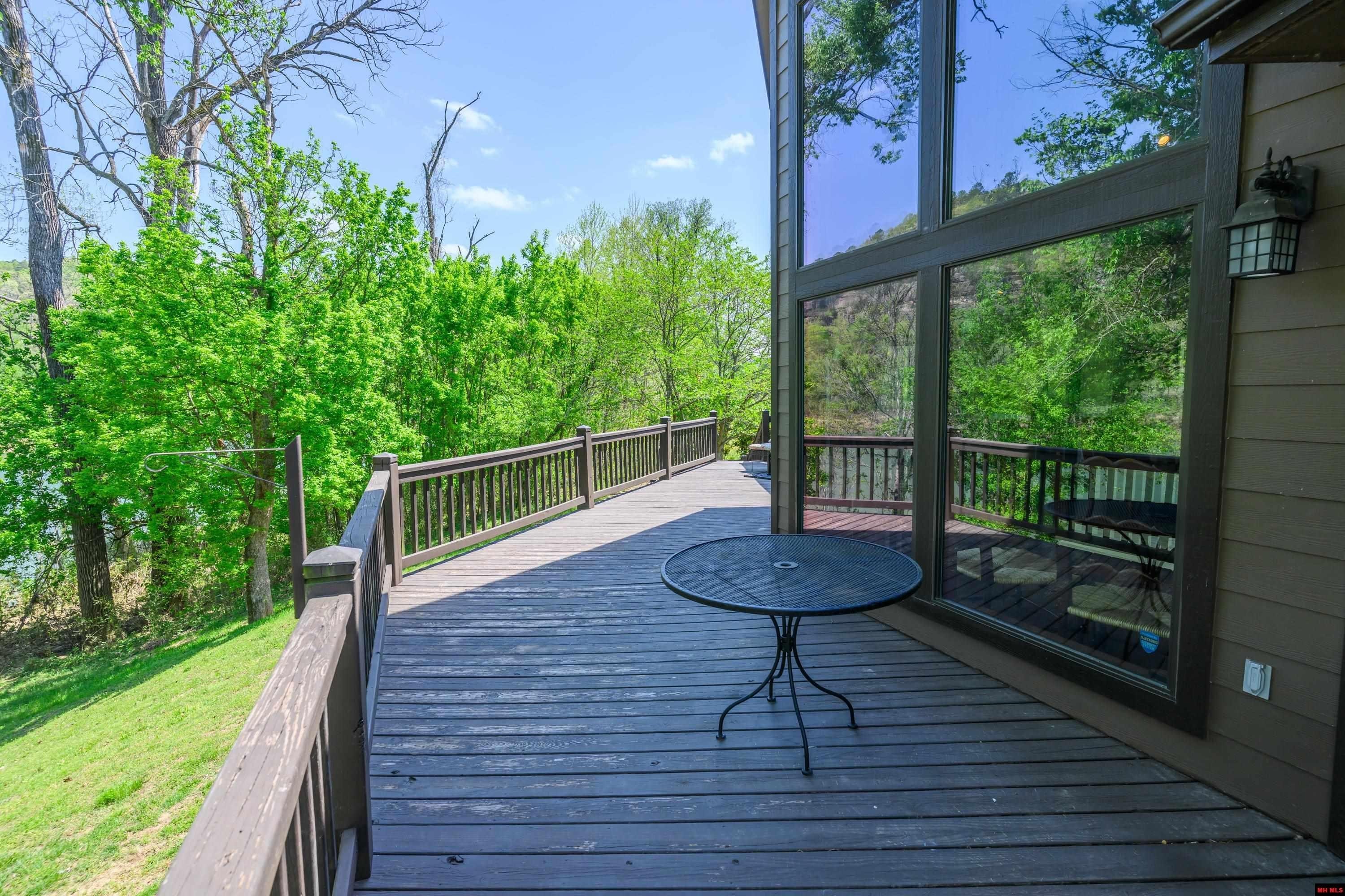 Norfork, Arkansas, 72658, United States, 3 Bedrooms Bedrooms, ,3 BathroomsBathrooms,Residential,For Sale,1921942