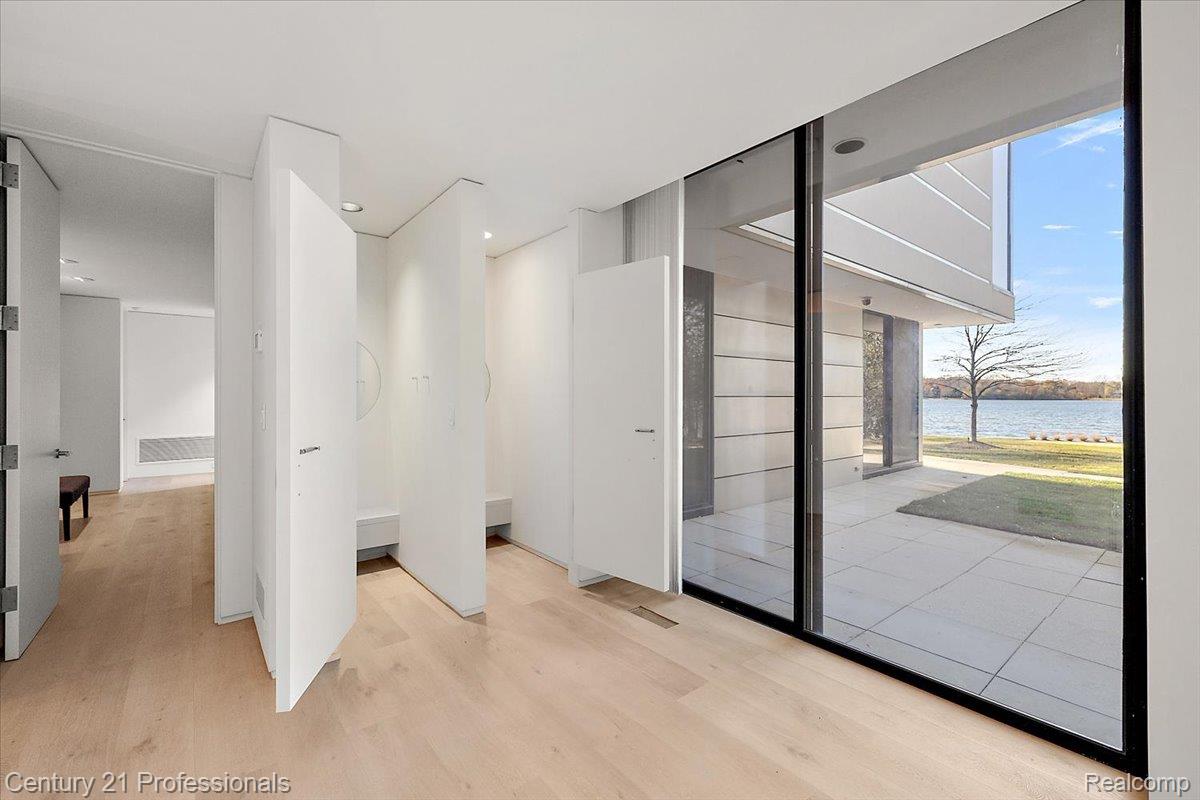 BloomfieldHills, Michigan, 48301, United States, 4 Bedrooms Bedrooms, ,5 BathroomsBathrooms,Residential,For Sale,1996516