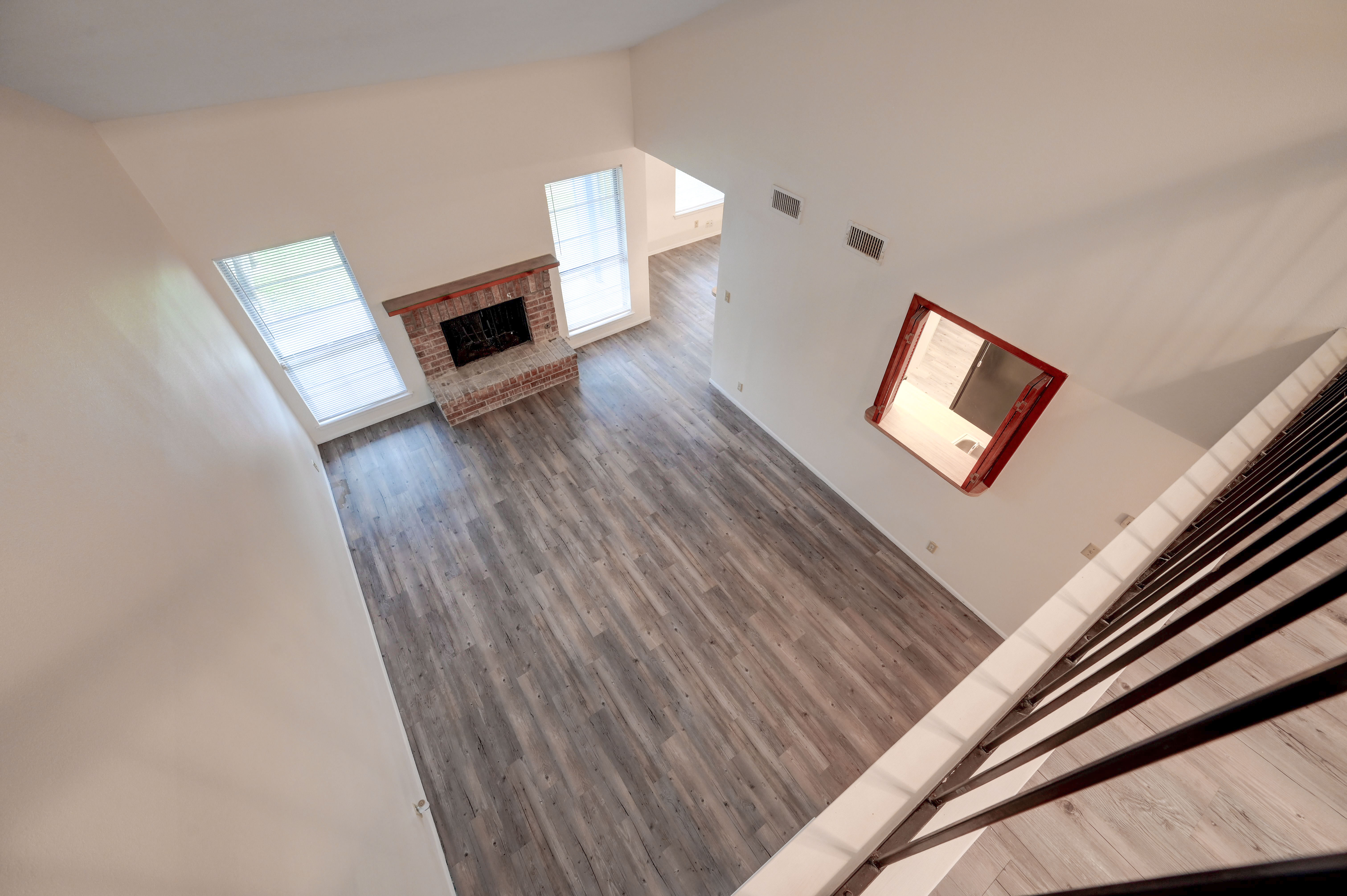  Vaulted Ceilings and Fresh Updates - 物件實景
