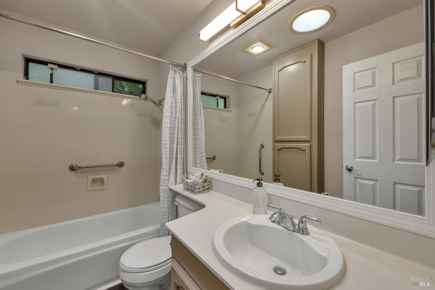 Vallejo, California, 94591, United States, 3 Bedrooms Bedrooms, ,2 BathroomsBathrooms,Residential,For Sale,2006262