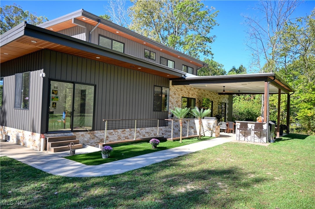 Medina, Ohio, 44256, United States, 5 Bedrooms Bedrooms, ,5 BathroomsBathrooms,Residential,For Sale,1976379