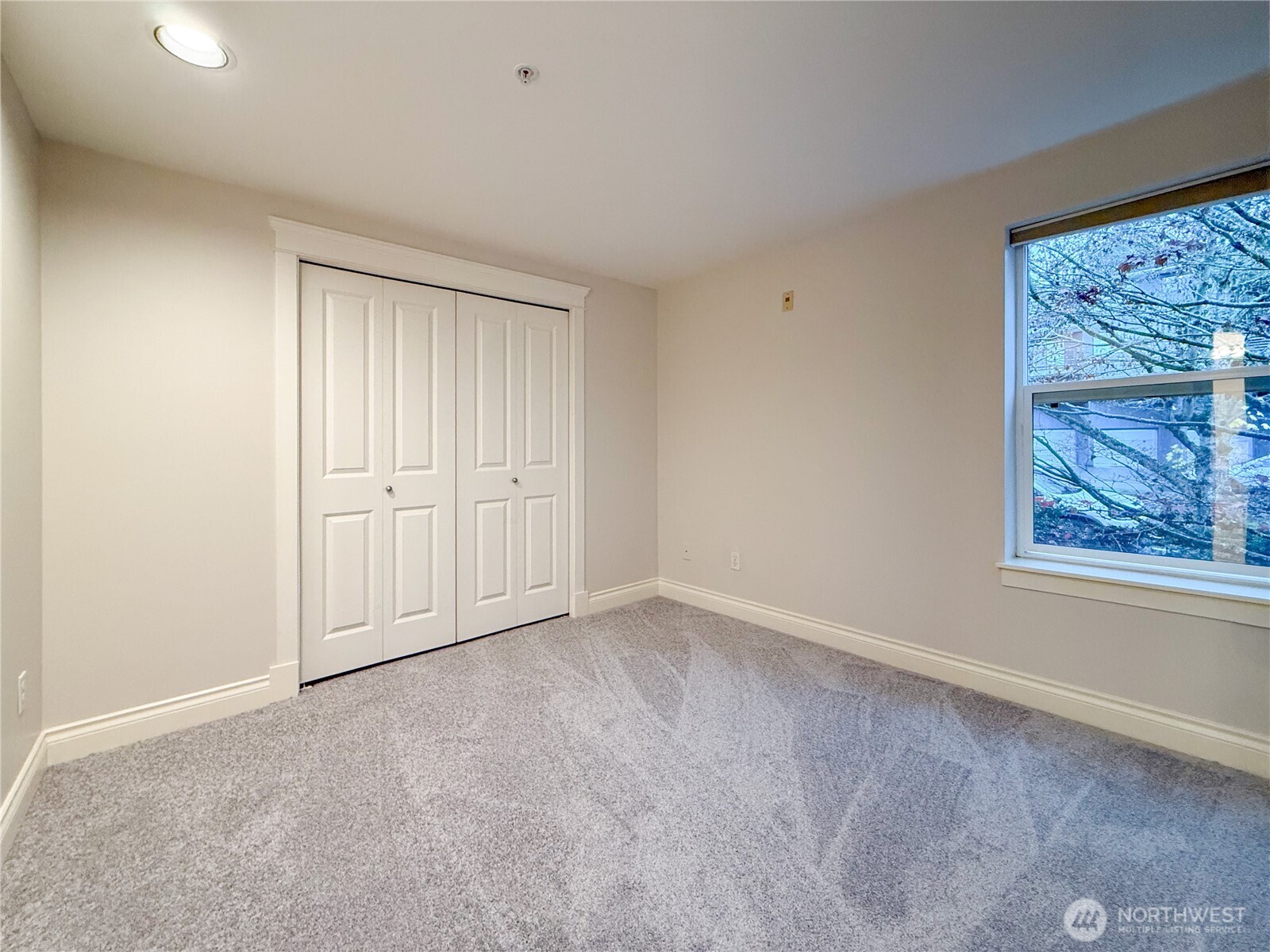 Seattle, Washington, 98199, United States, 2 Bedrooms Bedrooms, ,2 BathroomsBathrooms,Residential,For Sale,1998724
