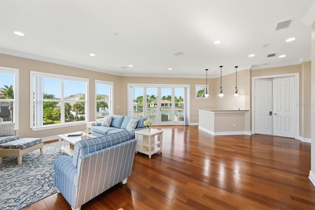 Sarasota, Florida, 34236, United States, 5 Bedrooms Bedrooms, ,5 BathroomsBathrooms,Residential,For Sale,1989074