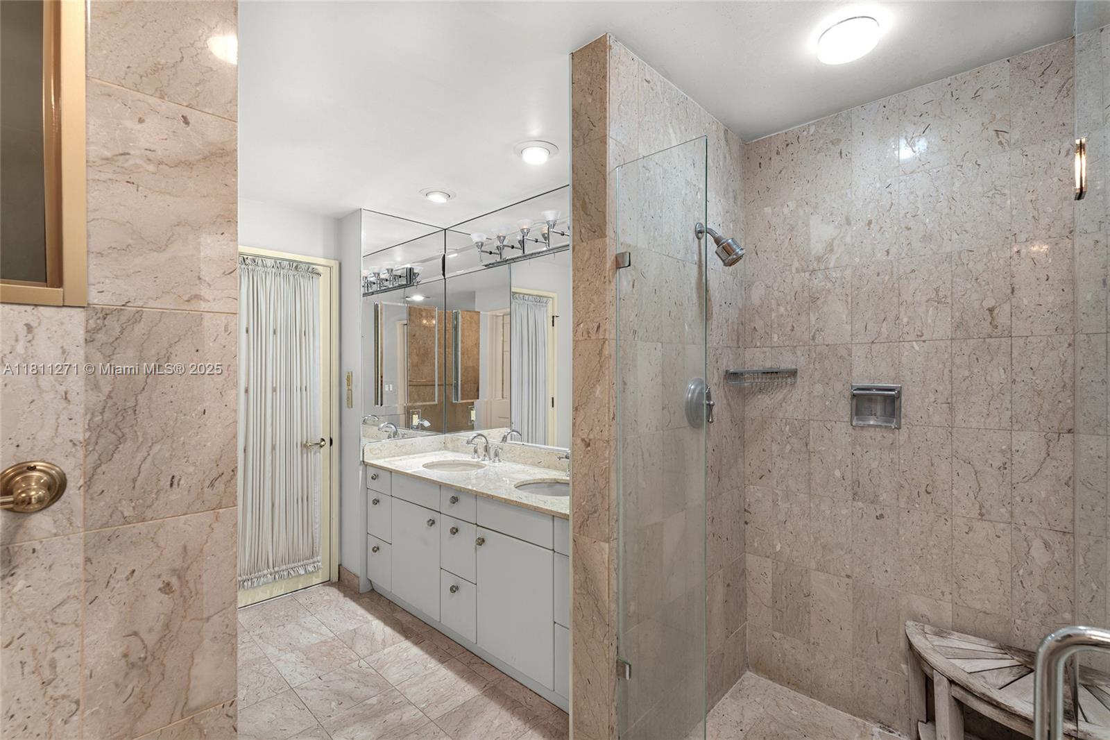 Miami Beach, Florida, 33109, United States, 4 Bedrooms Bedrooms, ,4 BathroomsBathrooms,Residential,For Sale,1837021