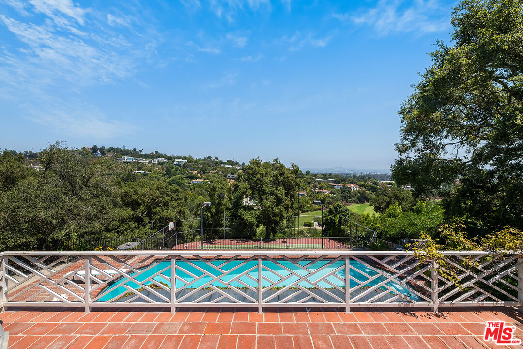 Los Angeles, California, 90077, United States, 7 Bedrooms Bedrooms, ,6 BathroomsBathrooms,Residential,For Sale,1819954