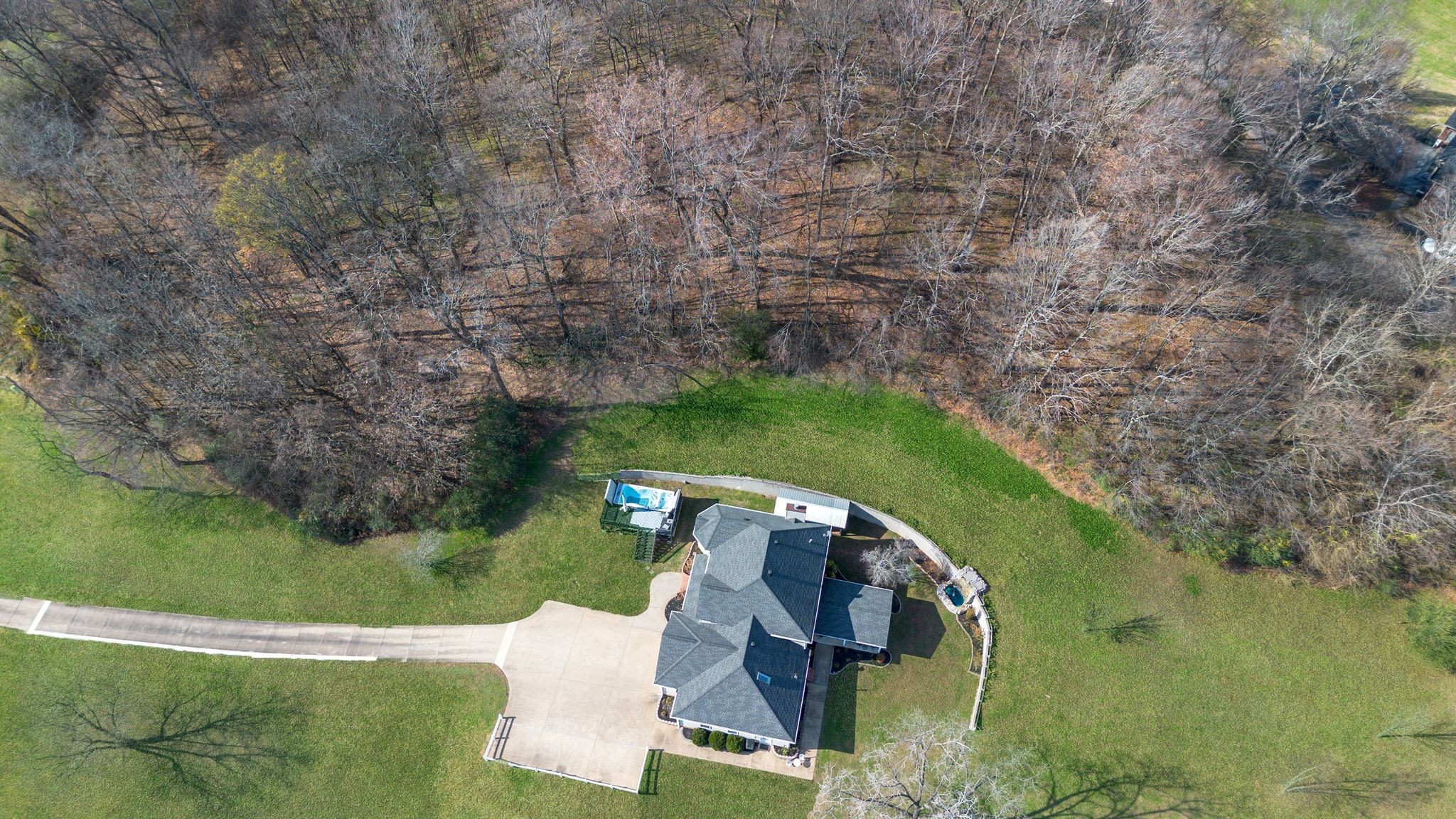 Lewisburg, Tennessee, 37091, United States, 4 Bedrooms Bedrooms, ,3 BathroomsBathrooms,Residential,For Sale,1999662