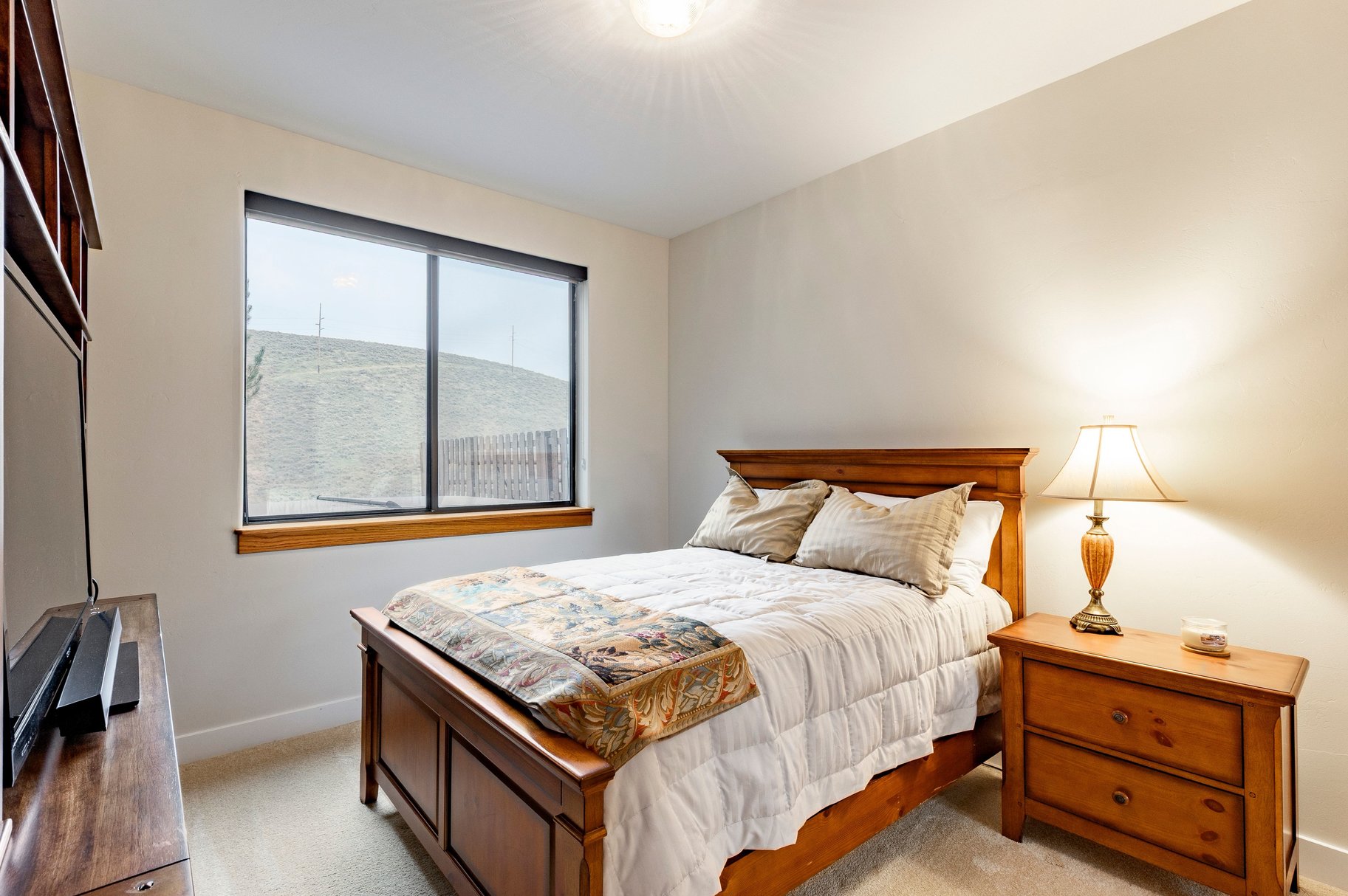  Rare Creekside Retreat  Privacy, Mountain Living & Unbeatable Convenience - 物件實景