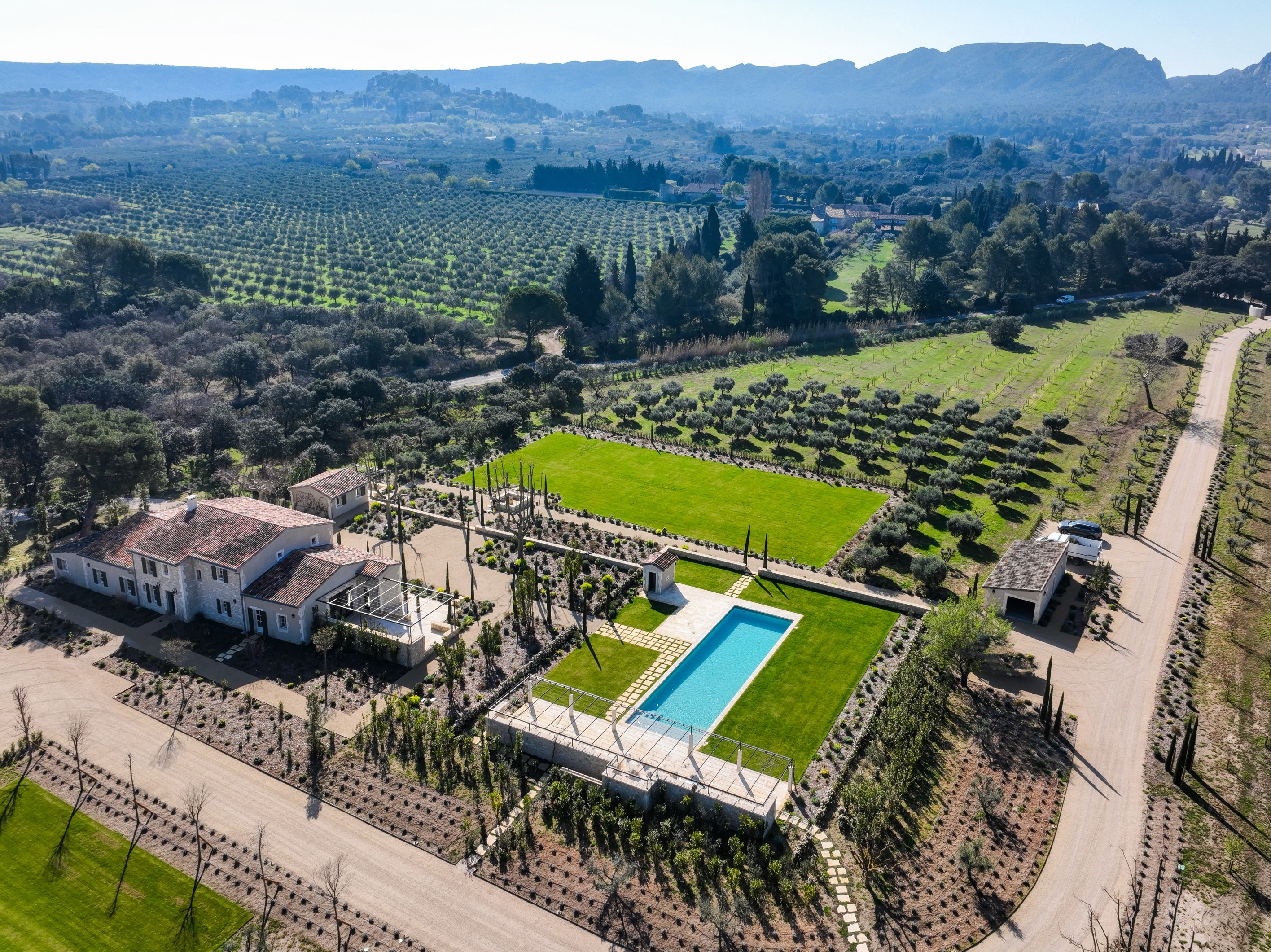  Renovated stone farmhouse with stunning views of the Alpilles, tennis court and… - 物件實景