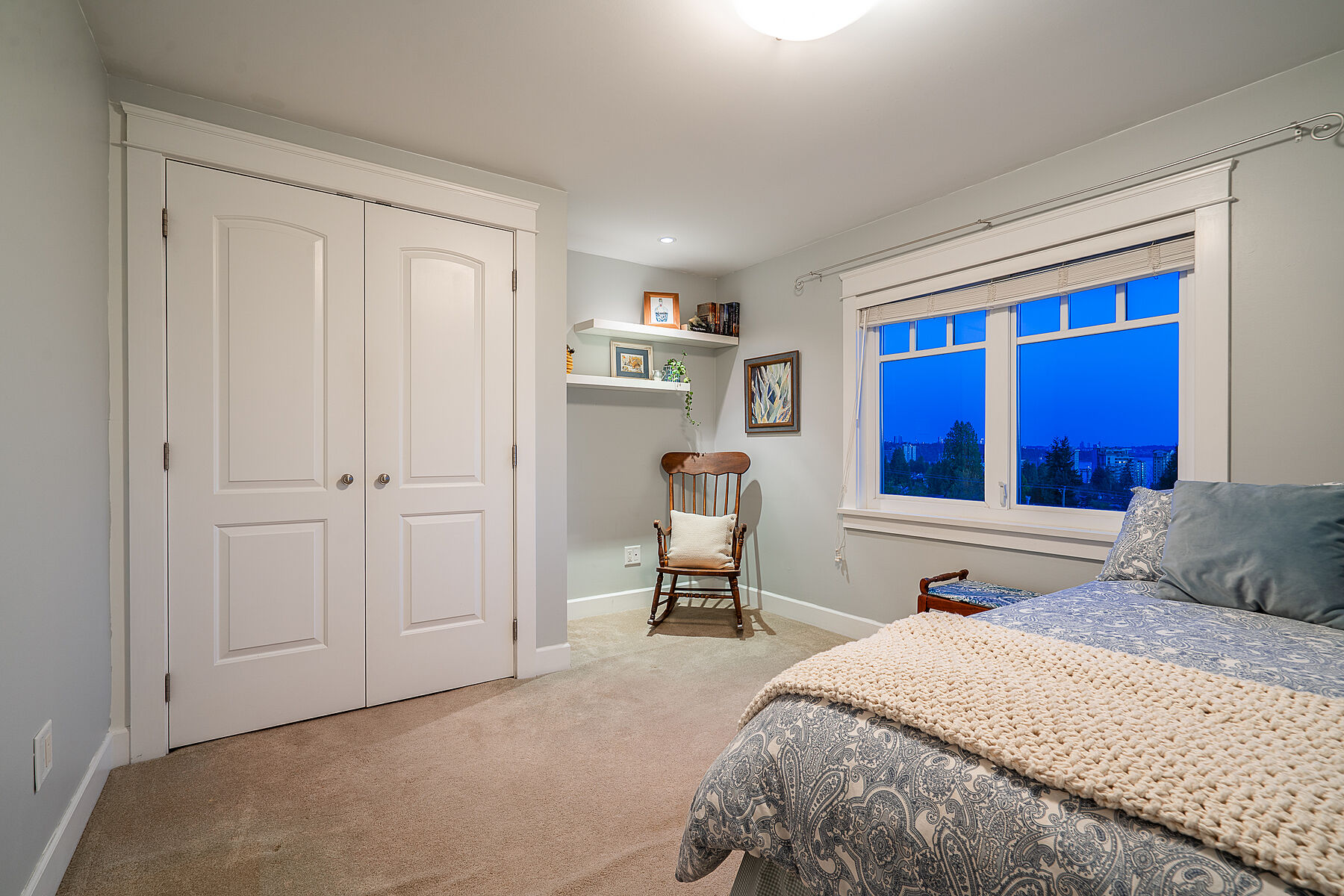  Ideal Dundarave Location - 物件實景