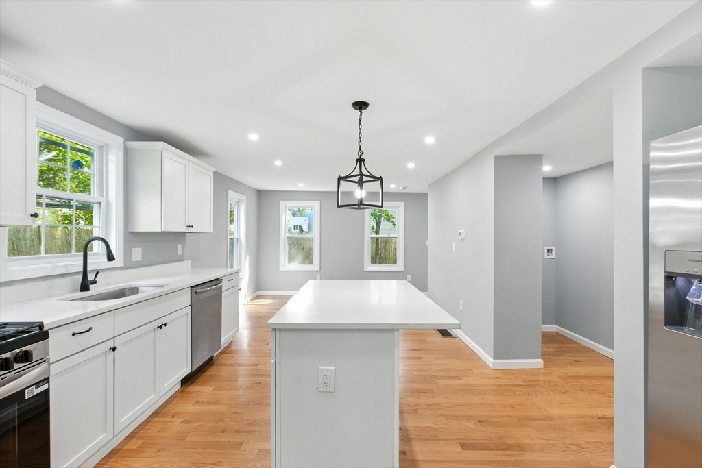 East Bridgewater, Massachusetts, 02333, United States, 3 Bedrooms Bedrooms, ,3 BathroomsBathrooms,Residential,For Sale,1943451