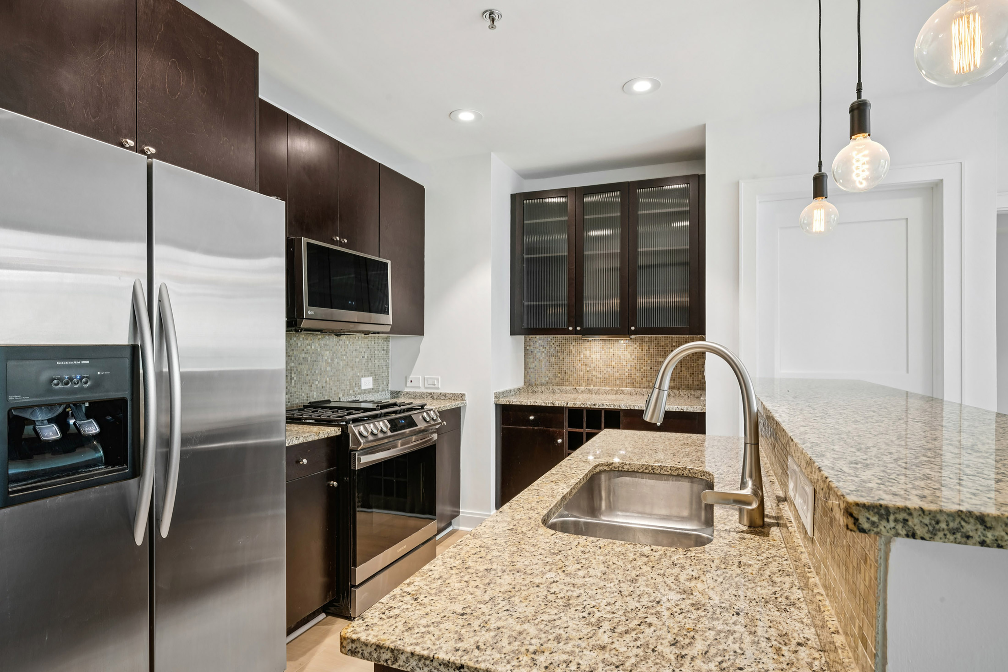  Large One Bedroom Condo in Fantastic Midtown Location - 物件實景