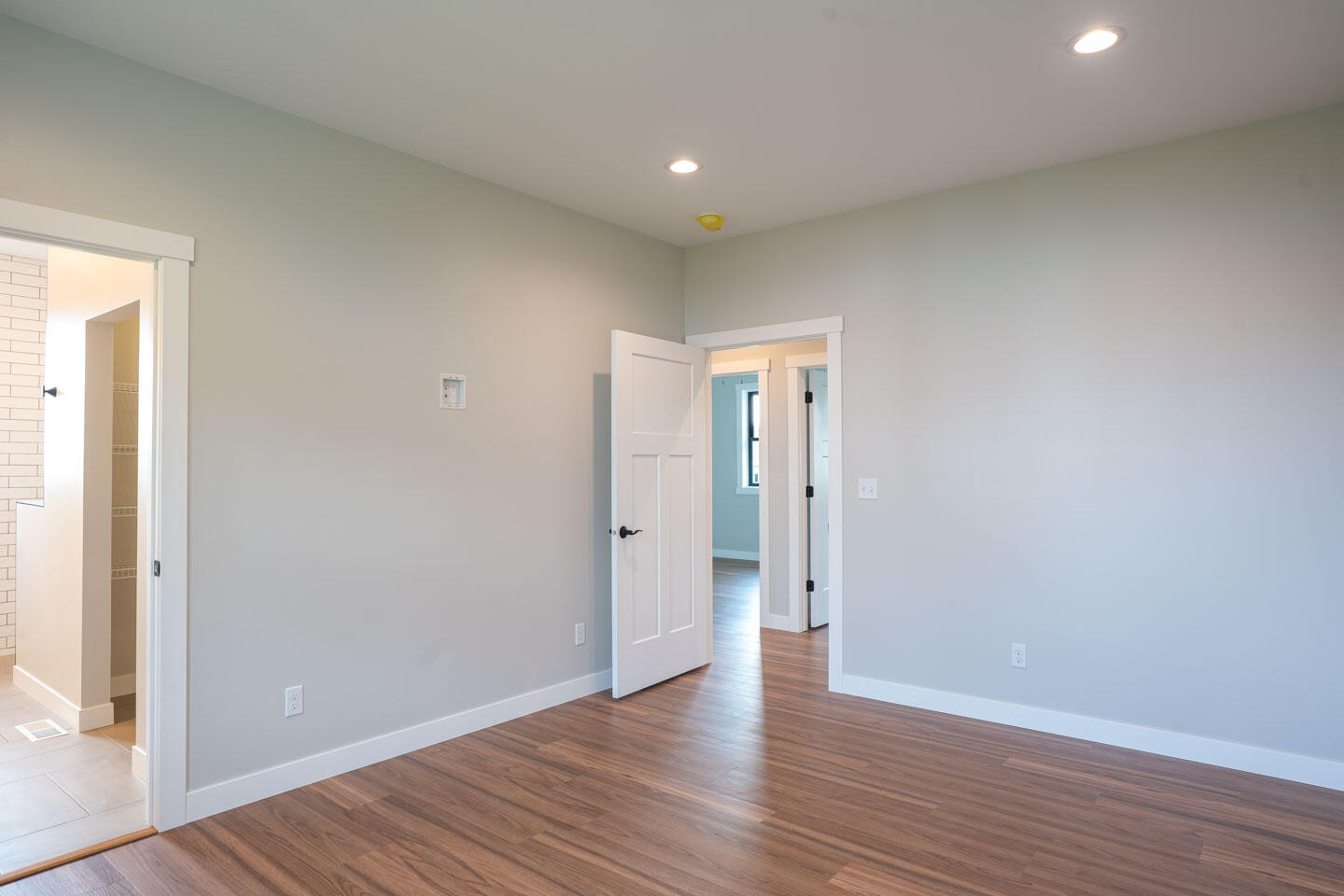 Holmen, Wisconsin, 54636, United States, 5 Bedrooms Bedrooms, ,3 BathroomsBathrooms,Residential,For Sale,1986316