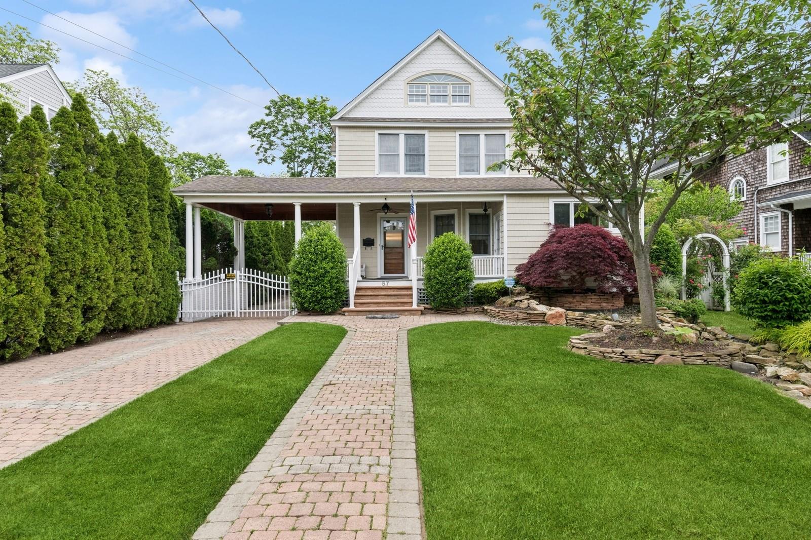 Bay Shore, New York, 11706, United States, 4 Bedrooms Bedrooms, ,3 BathroomsBathrooms,Residential,For Sale,1836669