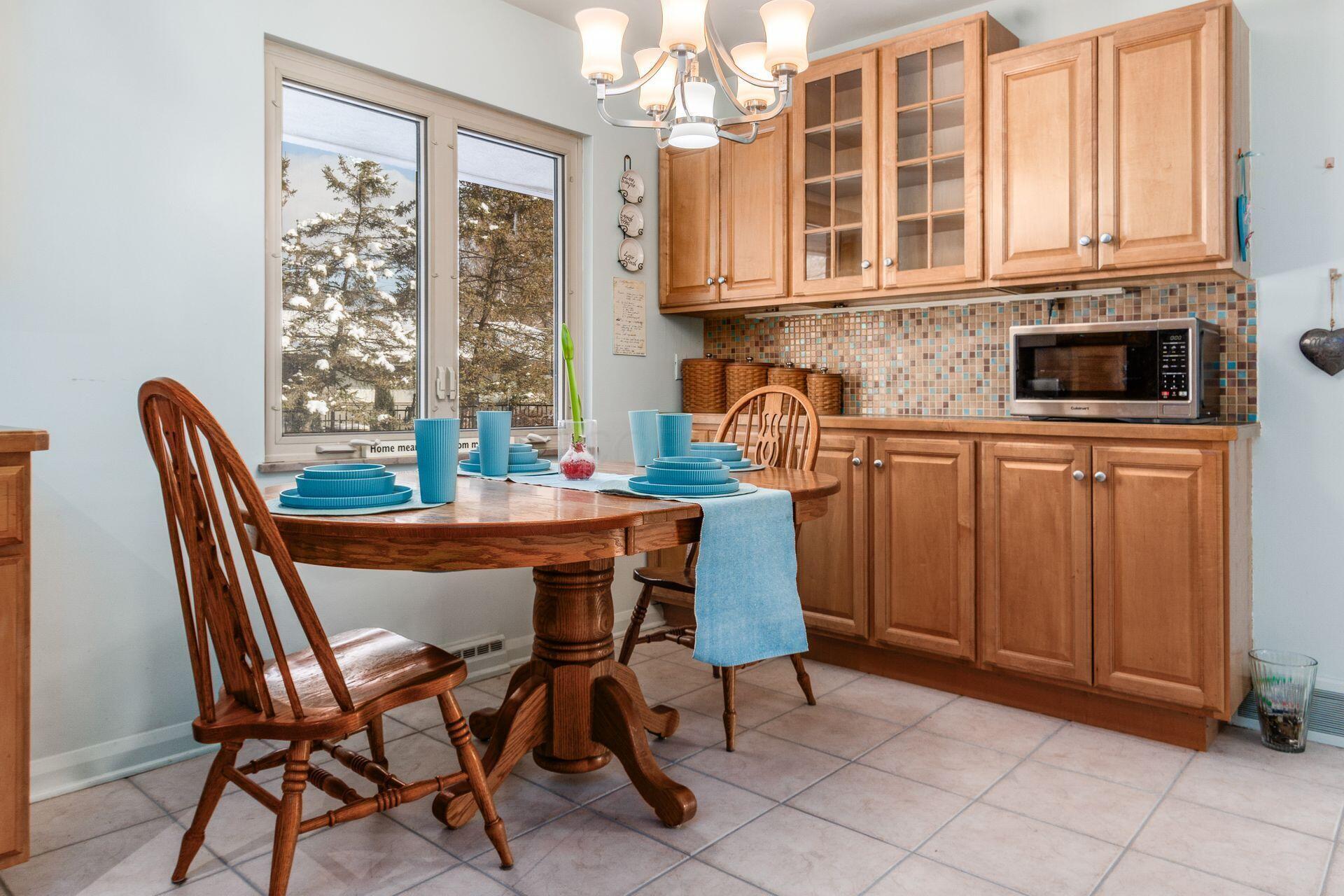 Columbus, Ohio, 43220, United States, 2 Bedrooms Bedrooms, ,3 BathroomsBathrooms,Residential,For Sale,2003078