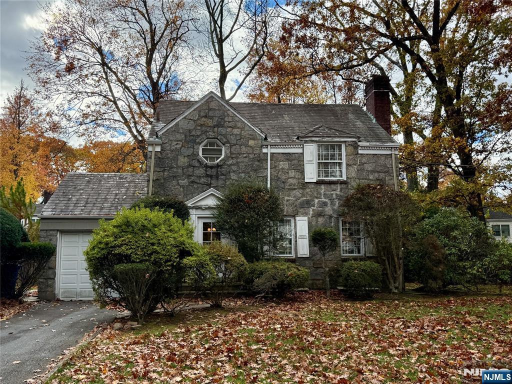Tenafly, New Jersey, 07670, United States, 3 Bedrooms Bedrooms, ,2 BathroomsBathrooms,Residential,For Sale,1988997
