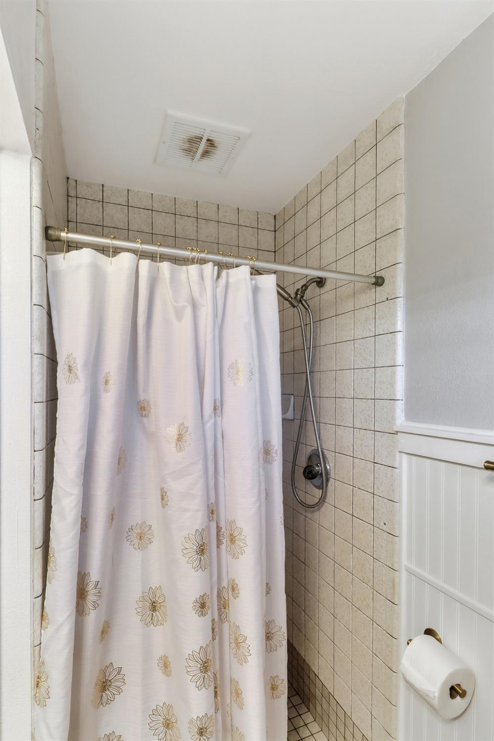 Sacramento, California, 95826, United States, 3 Bedrooms Bedrooms, ,2 BathroomsBathrooms,Residential,For Sale,1991468